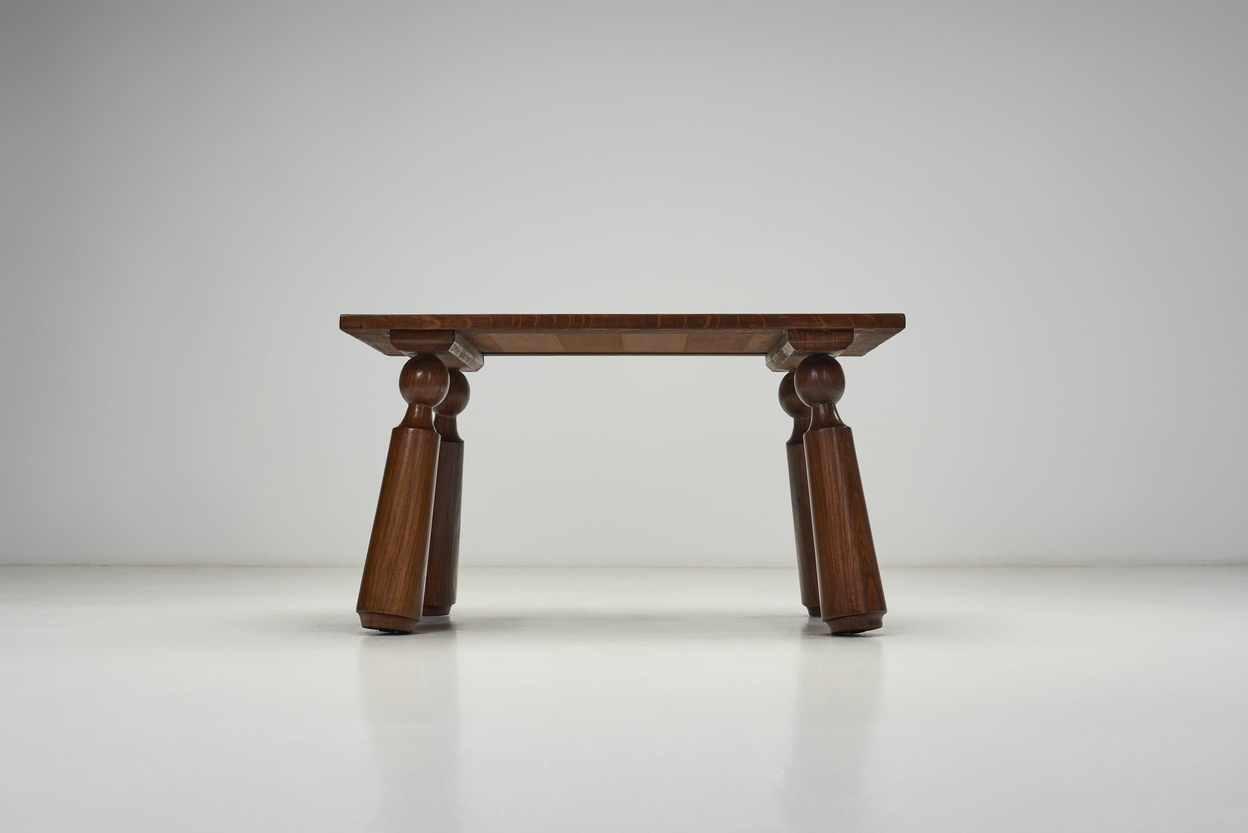 Table basse en bois à la manière de Charles Dudouyt, France Début du 20e siècle en vente 5