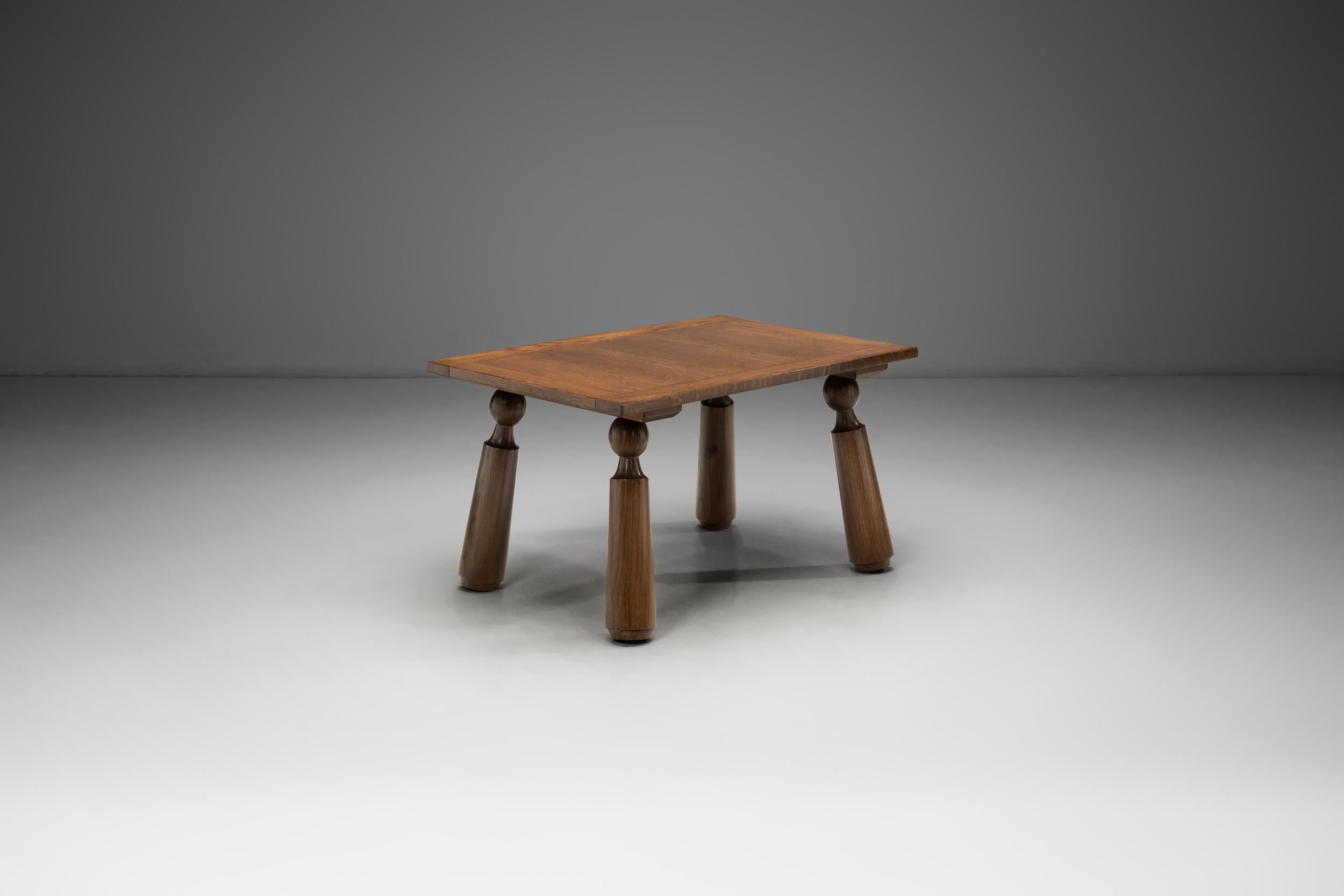 Table basse en bois à la manière de Charles Dudouyt, France Début du 20e siècle Bon état - En vente à Utrecht, NL