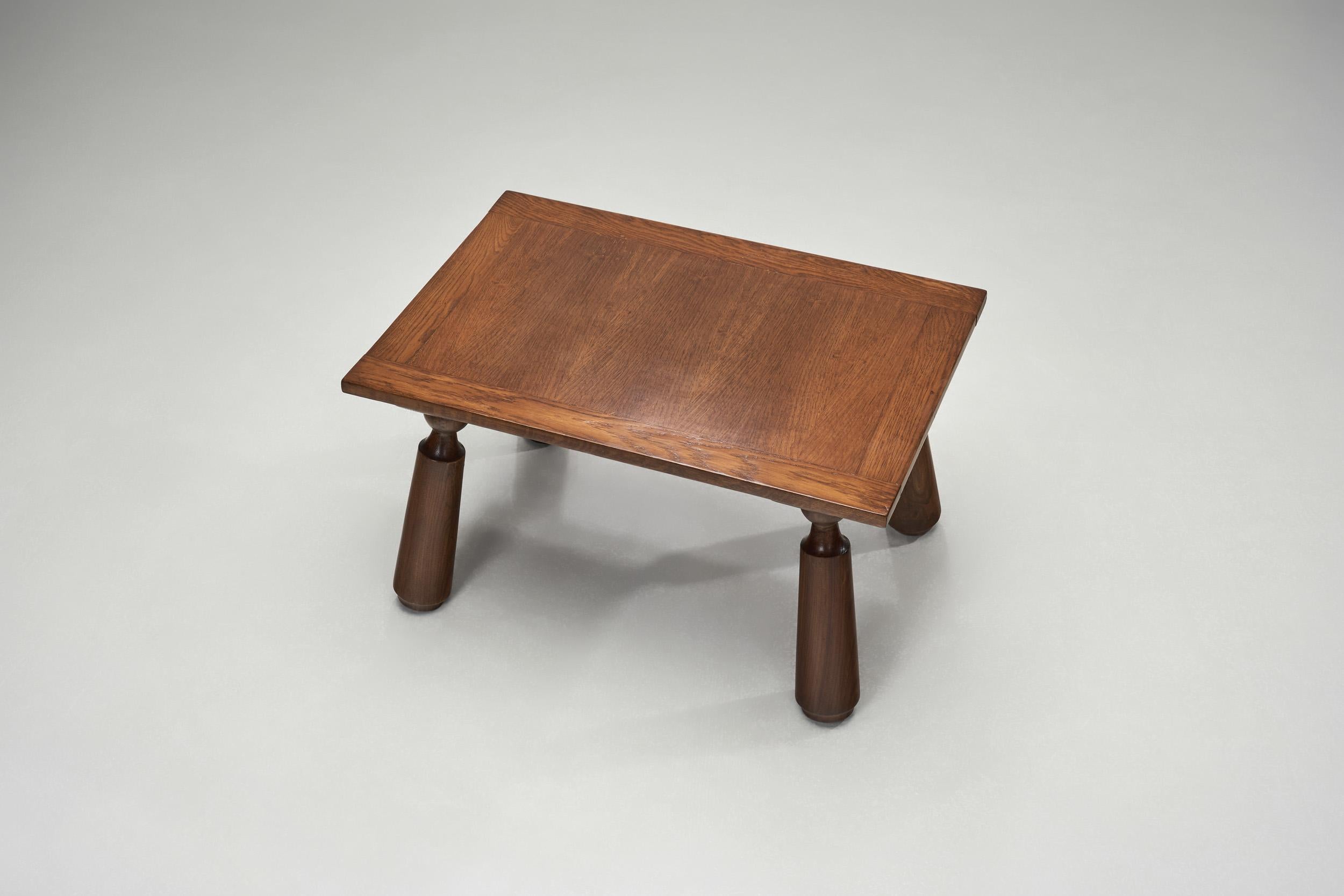 20ième siècle Table basse en bois à la manière de Charles Dudouyt, France Début du 20e siècle en vente