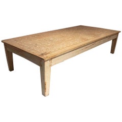 Wooden Coffee Table Inlaid with Floral Decorations