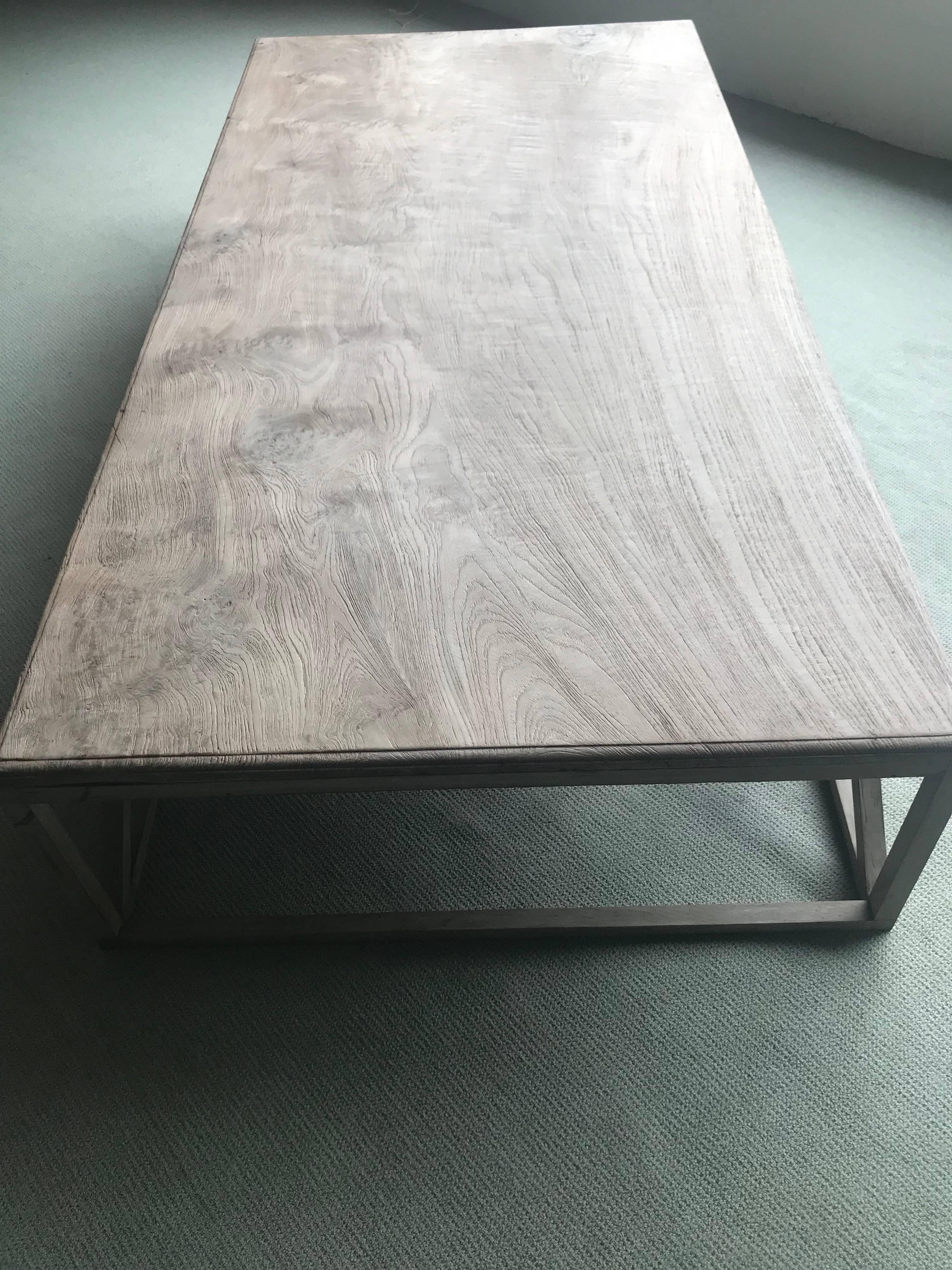 Wooden Coffee Table on an Wooden Base In Good Condition For Sale In Schellebelle, BE