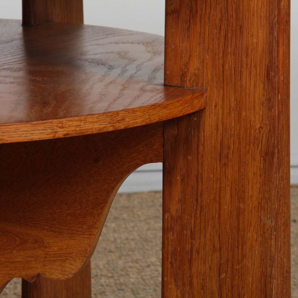 Wooden coffee table, pedestal table from the 1940s mediados del siglo XX en venta