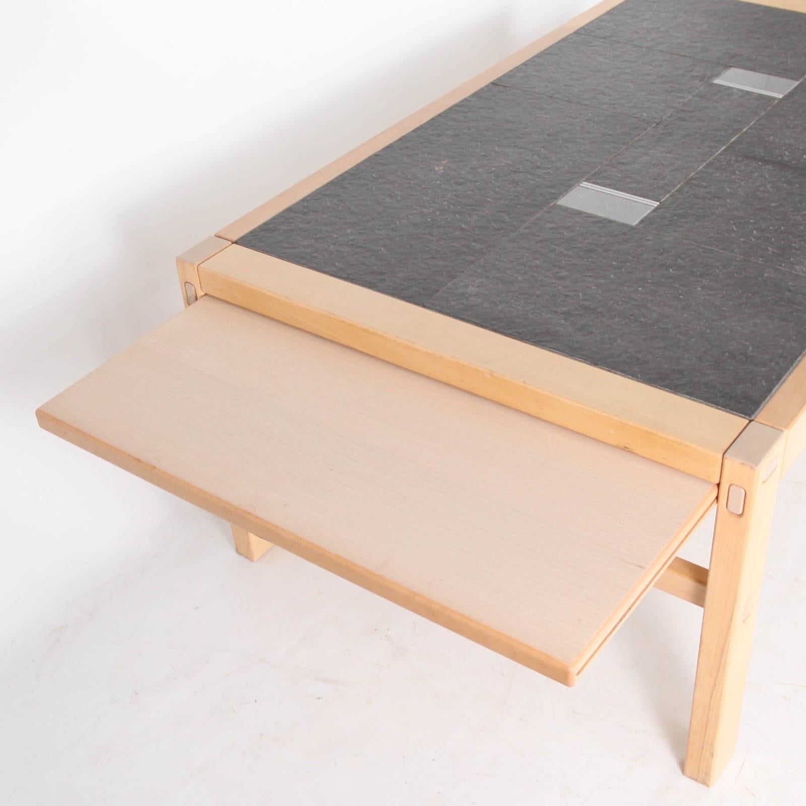 Table basse en bois avec plateau en ardoise en vente 2