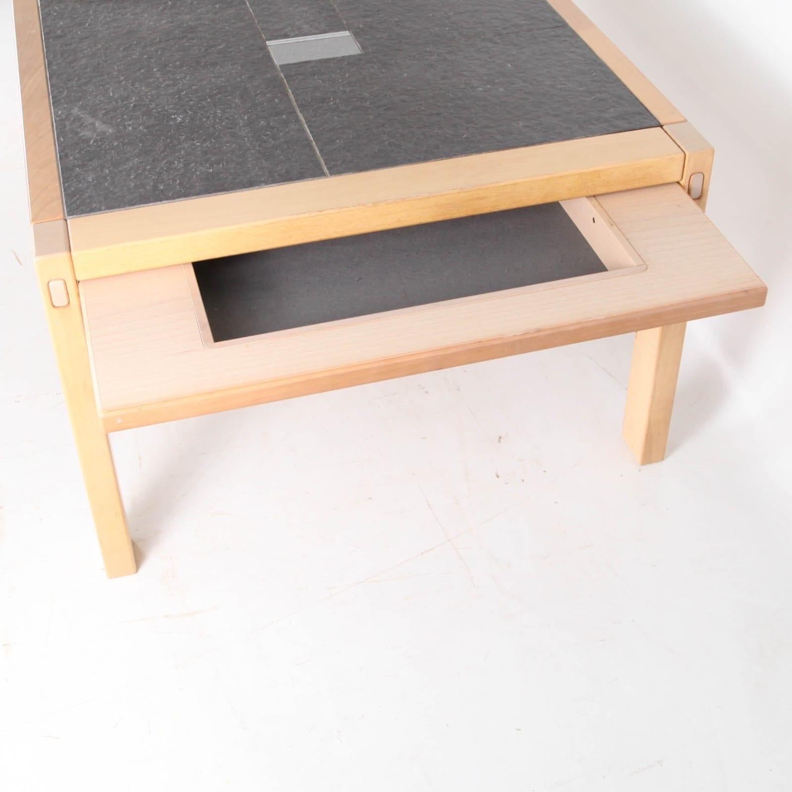 Table basse en bois avec plateau en ardoise en vente 3