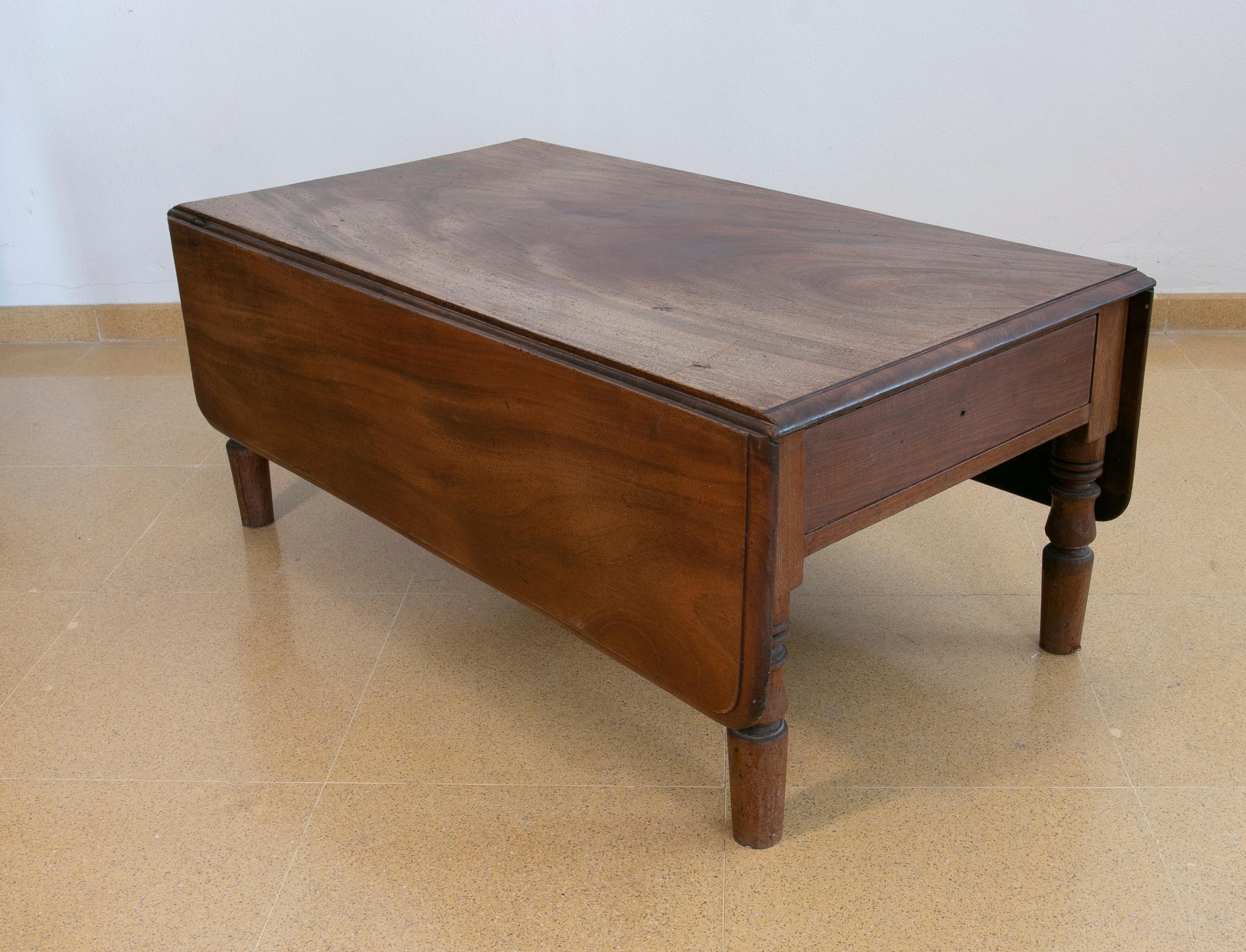 20th Century Wooden Coffee Wing Table with Drawers on the Side For Sale