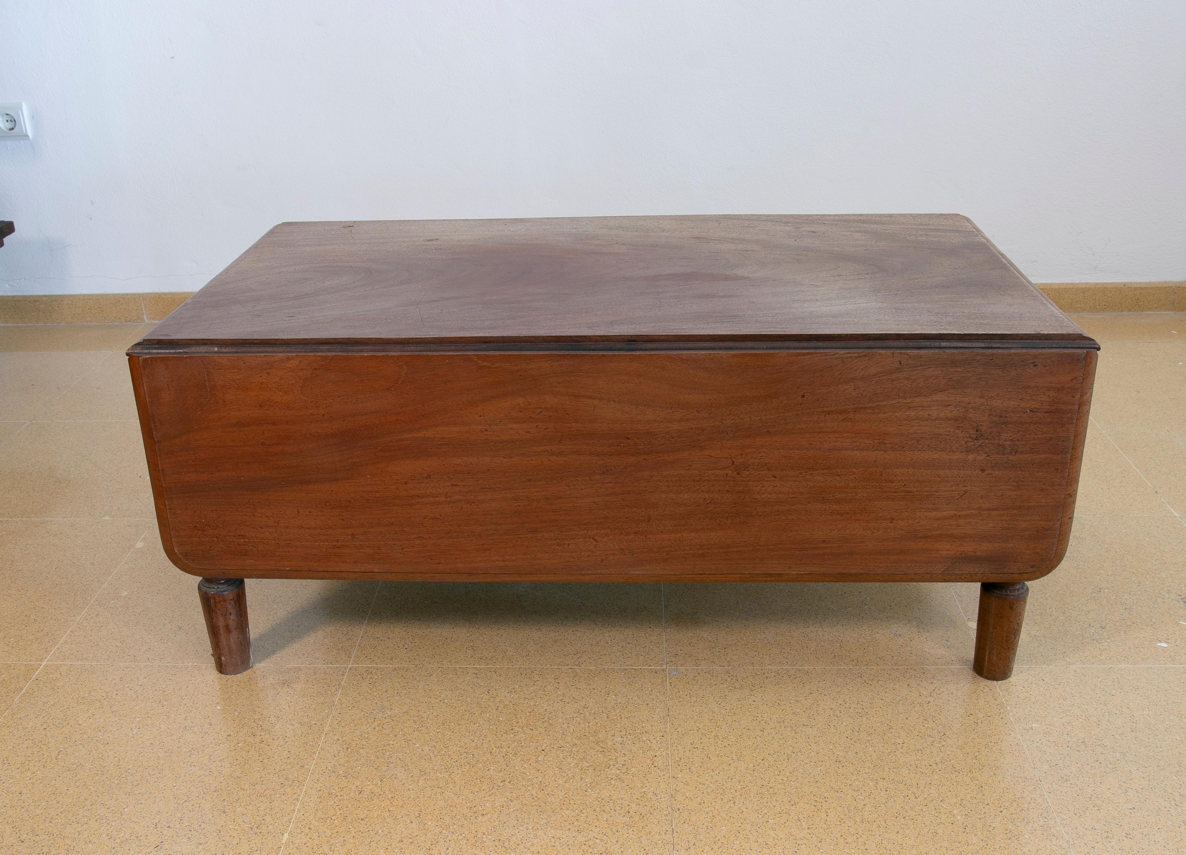 Wooden Coffee Wing Table with Drawers on the Side For Sale 2