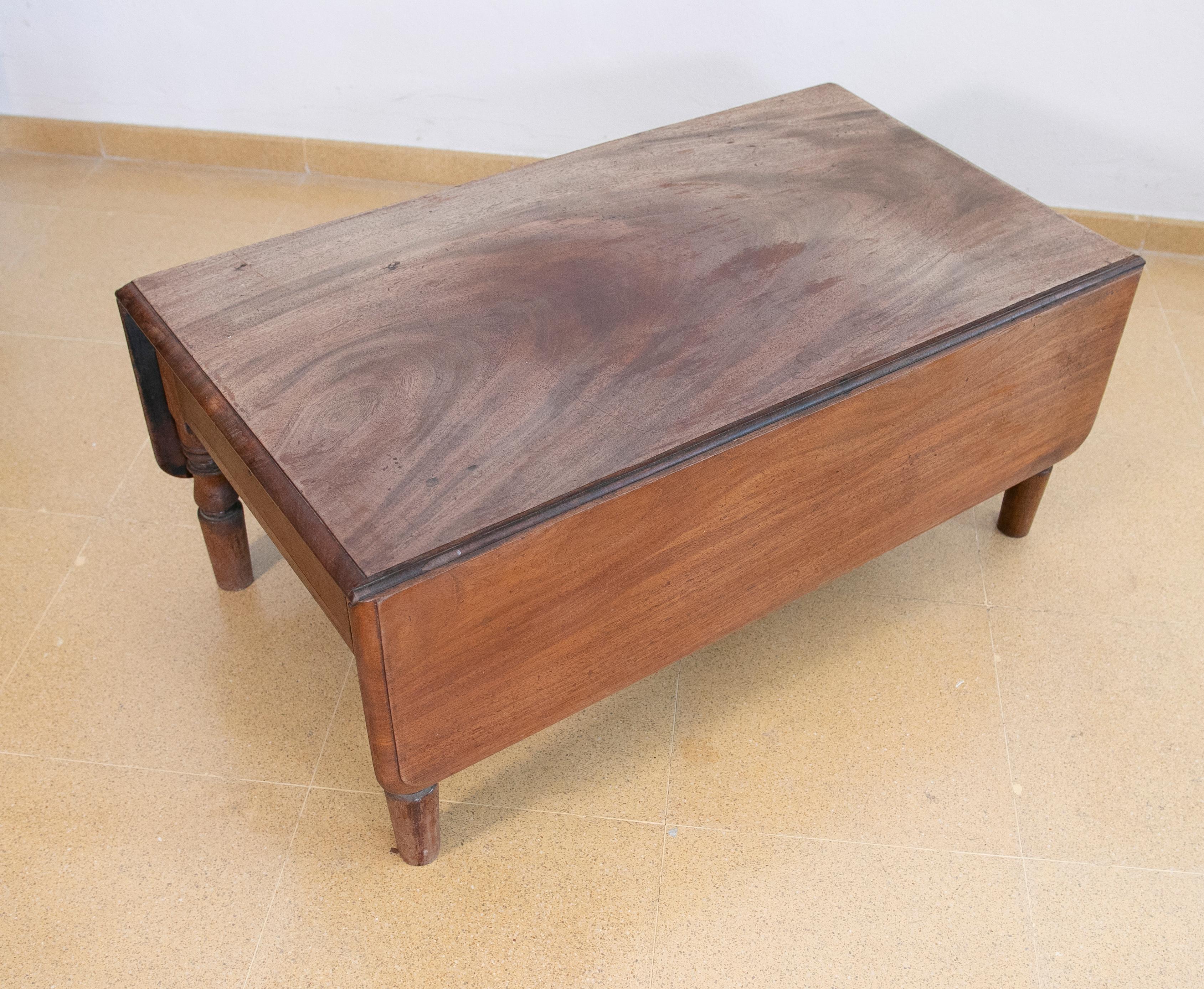 Wooden Coffee Wing Table with Drawers on the Side For Sale 4