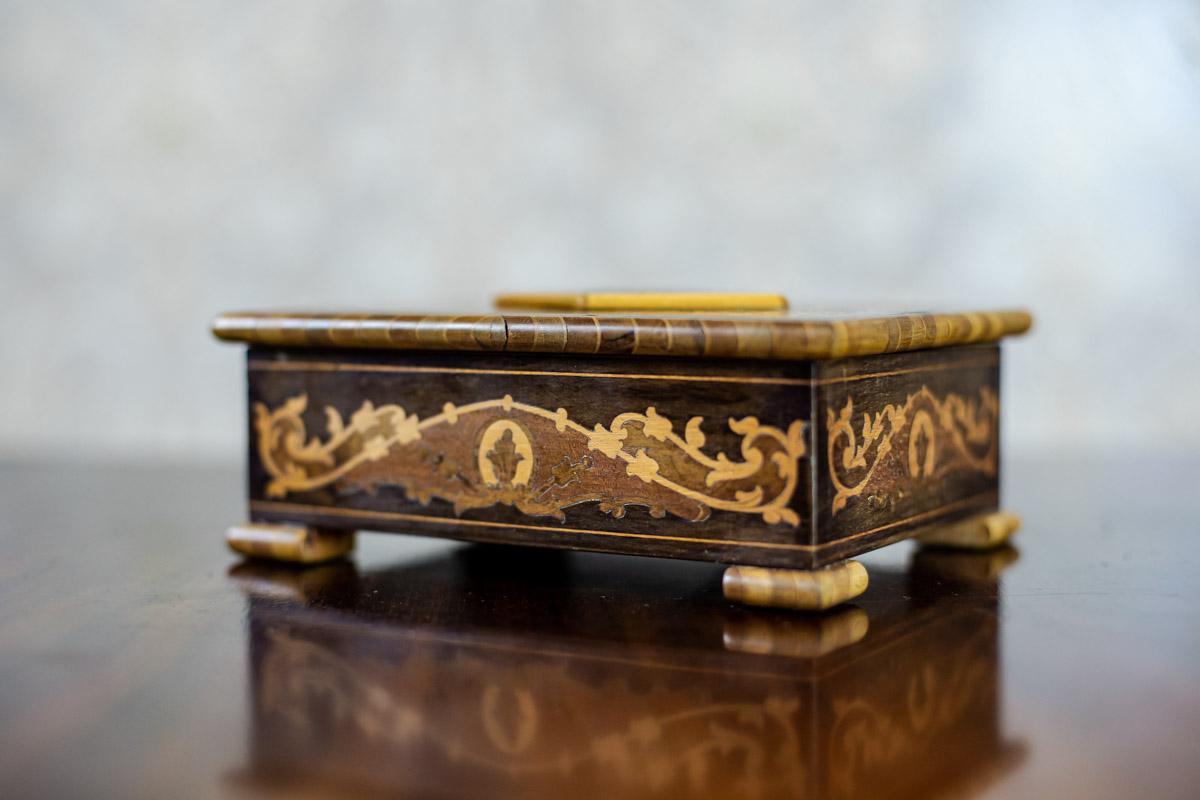 Wooden Coffret with a Musical Box, circa 1960-1970 1