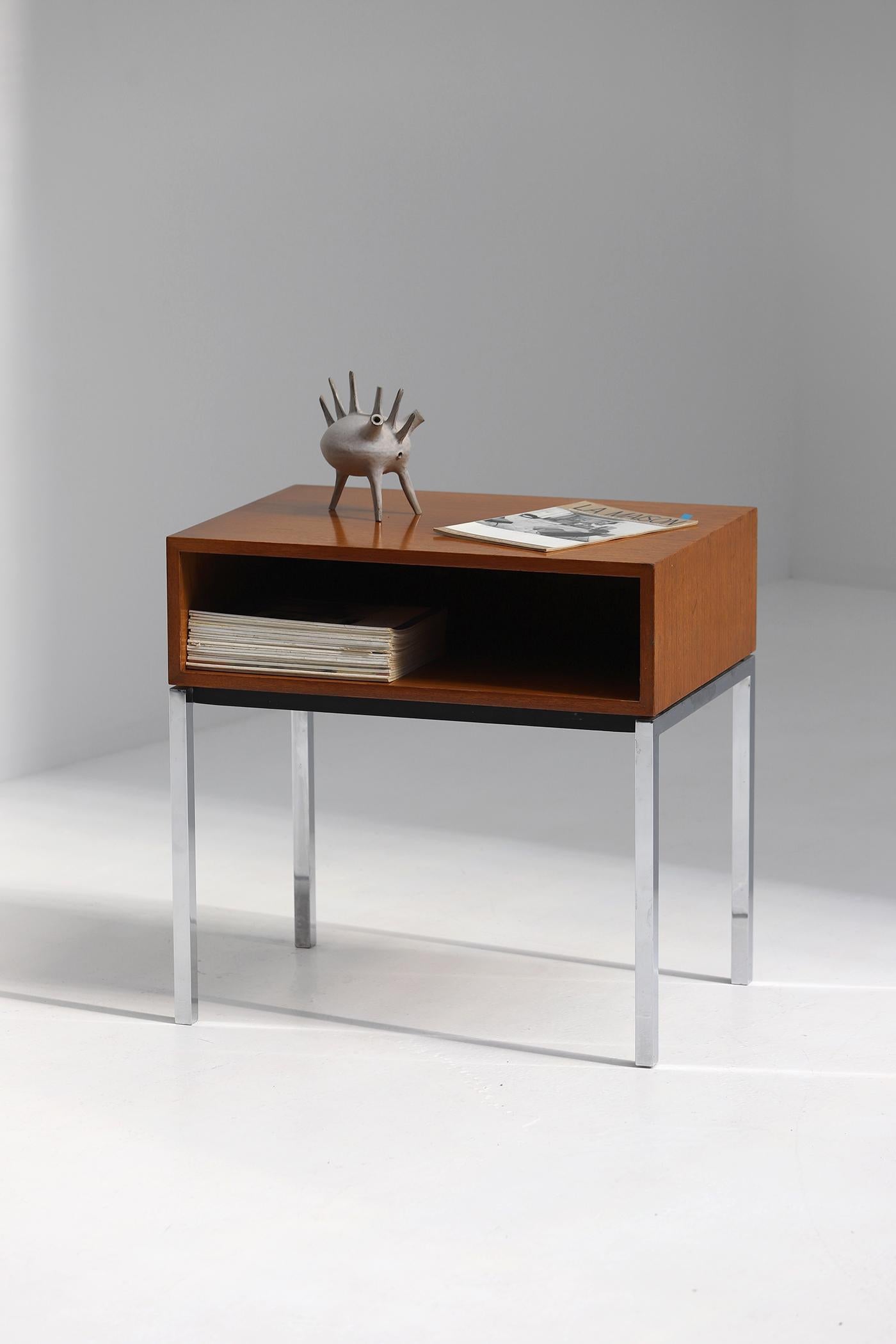 consola o mesa auxiliar de madera con patas cromadas de Florence Knoll con años 60 Centroamericano en venta