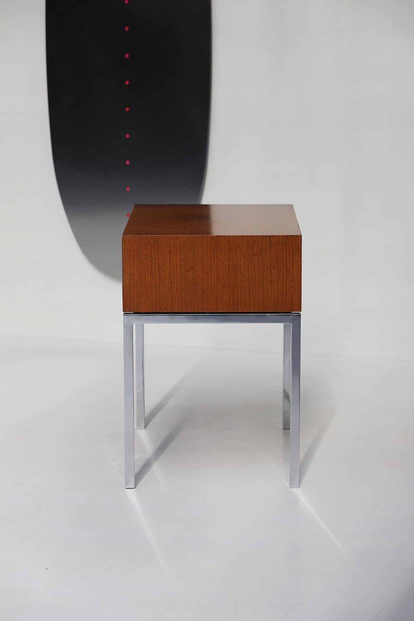 consola o mesa auxiliar de madera con patas cromadas de Florence Knoll con años 60 en Bueno estado para la venta en Antwerpen, Antwerp