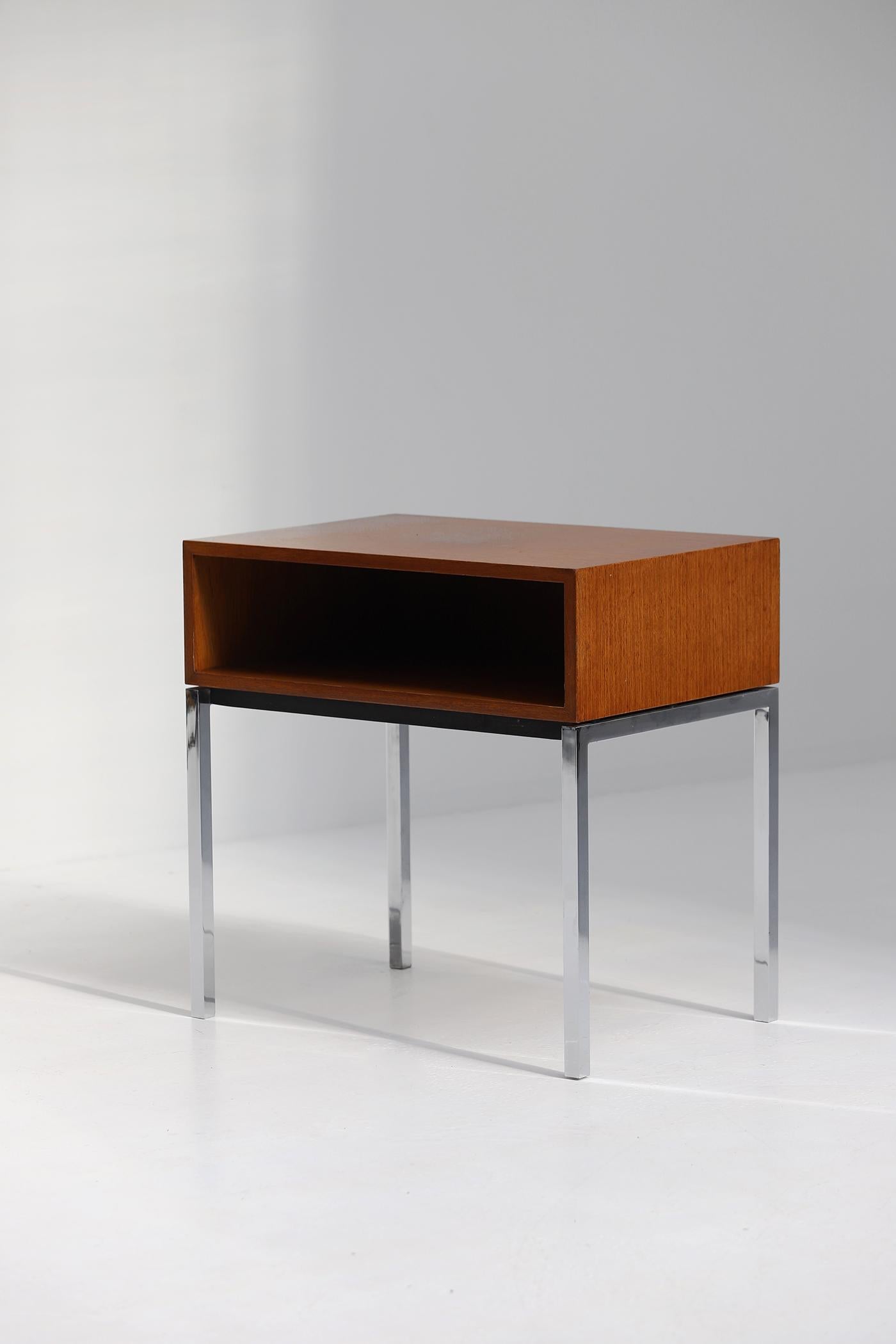 consola o mesa auxiliar de madera con patas cromadas de Florence Knoll con años 60 Cromo en venta