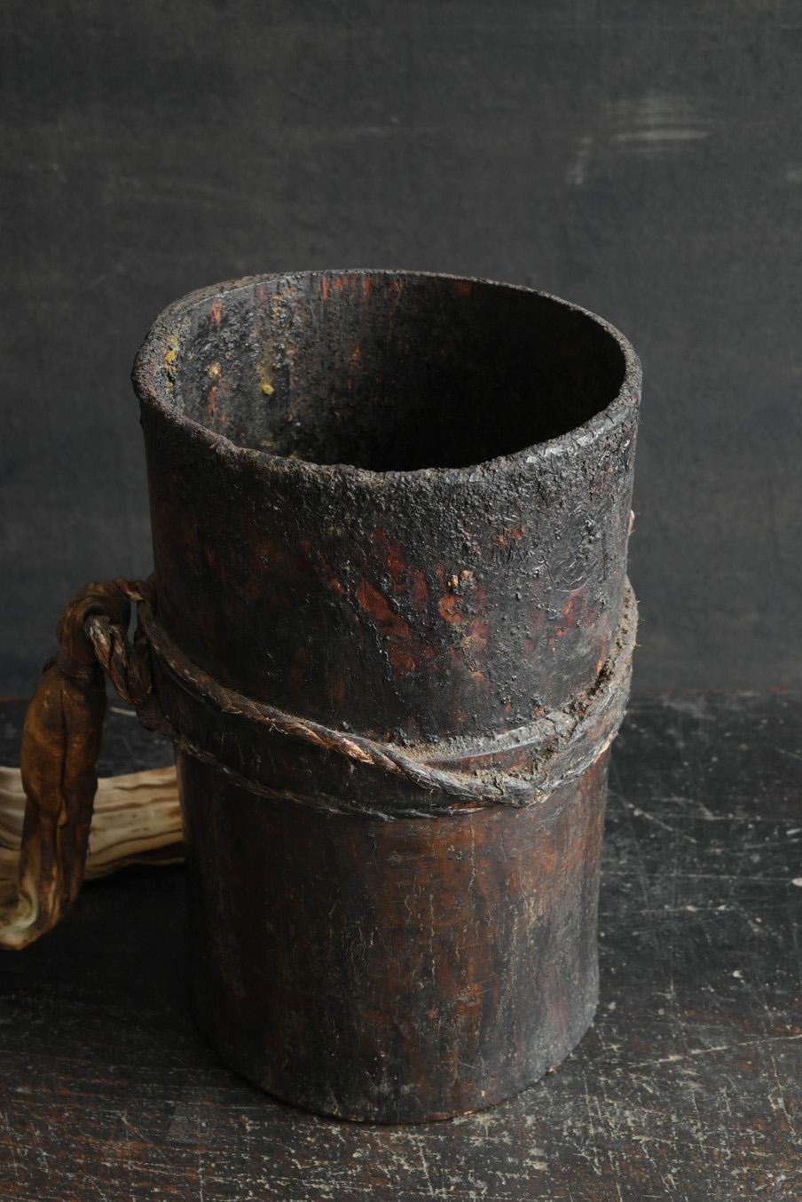 Wooden container used by old Japanese lacquer craftsmen/wall-hanging flower vase 1