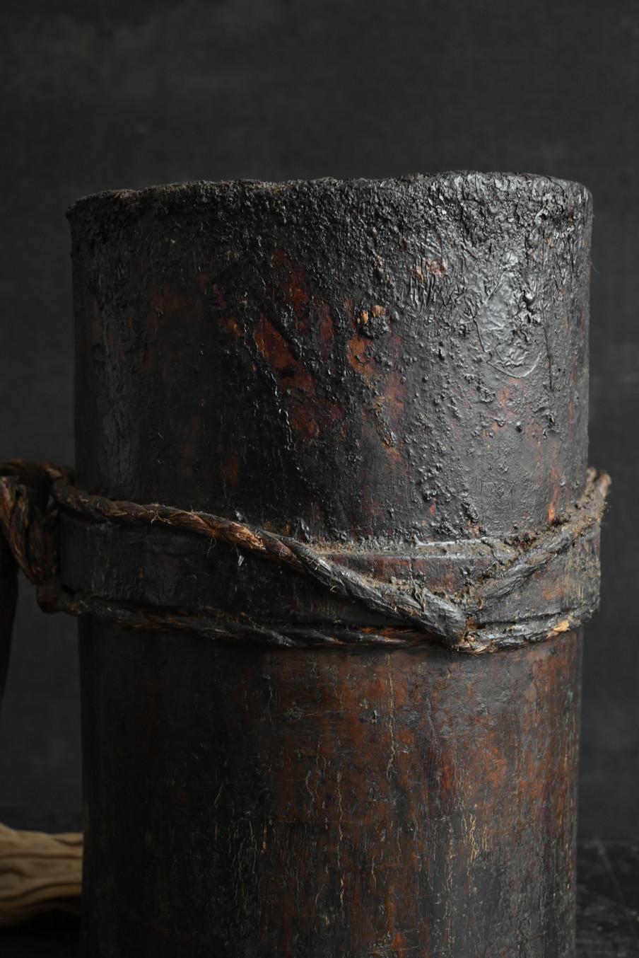Wooden container used by old Japanese lacquer craftsmen/wall-hanging flower vase 2
