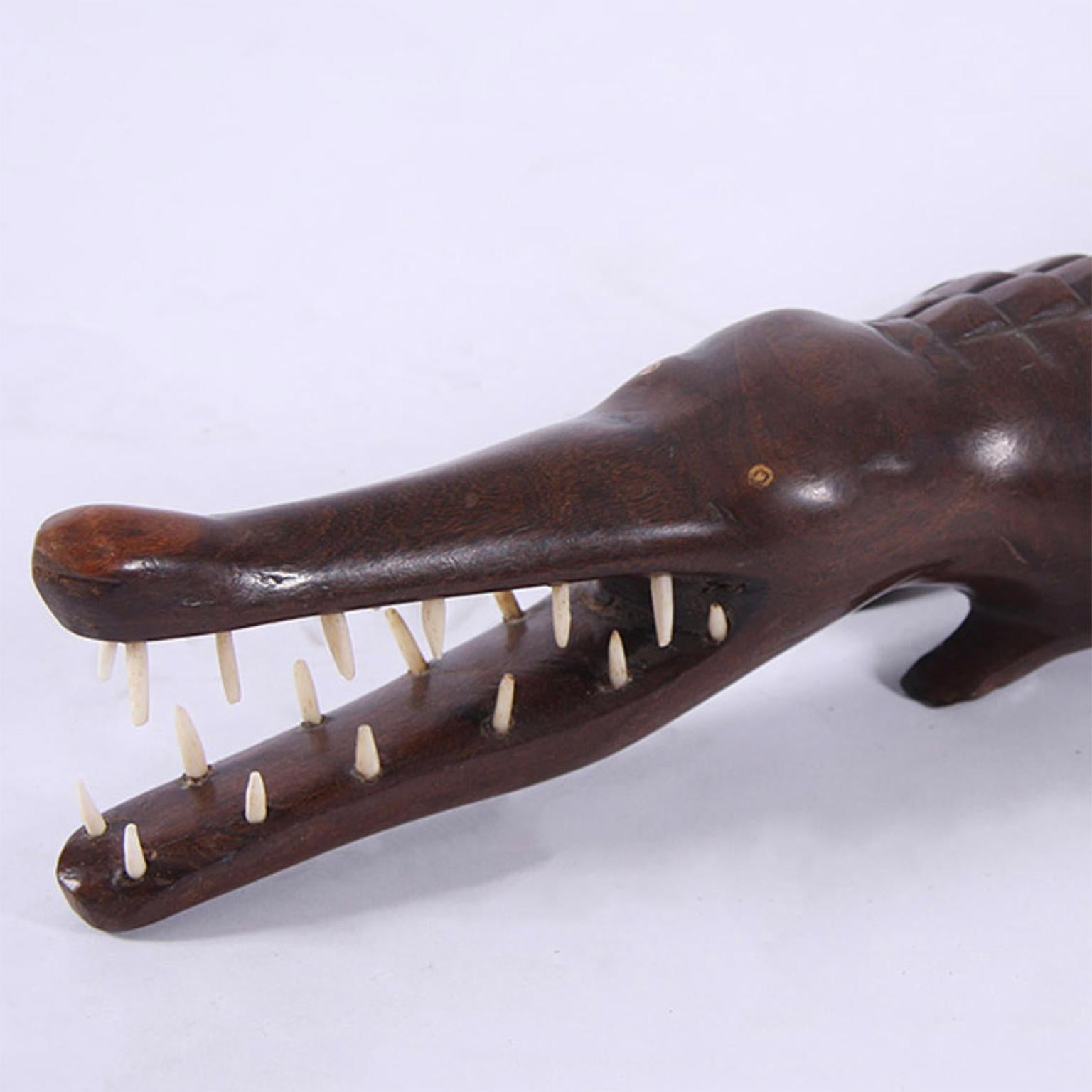 Wooden Crocodile Decoration In Good Condition In London, GB