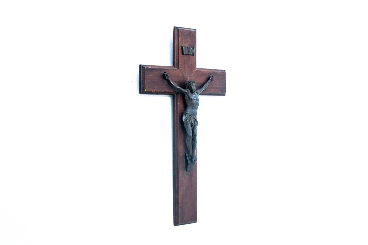 A wooden cross from the 1950s.

Dimensions: height 85 cm / width 40 cm / depth 15 cm.