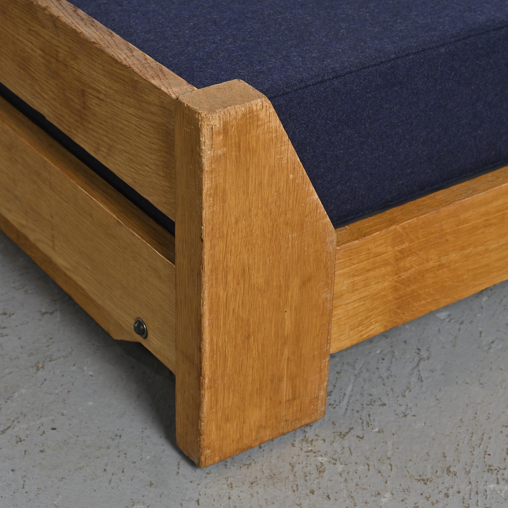 Tagesbett aus Holz mit dunkelblauem Stoff, Frankreich, um 1955 im Angebot 12