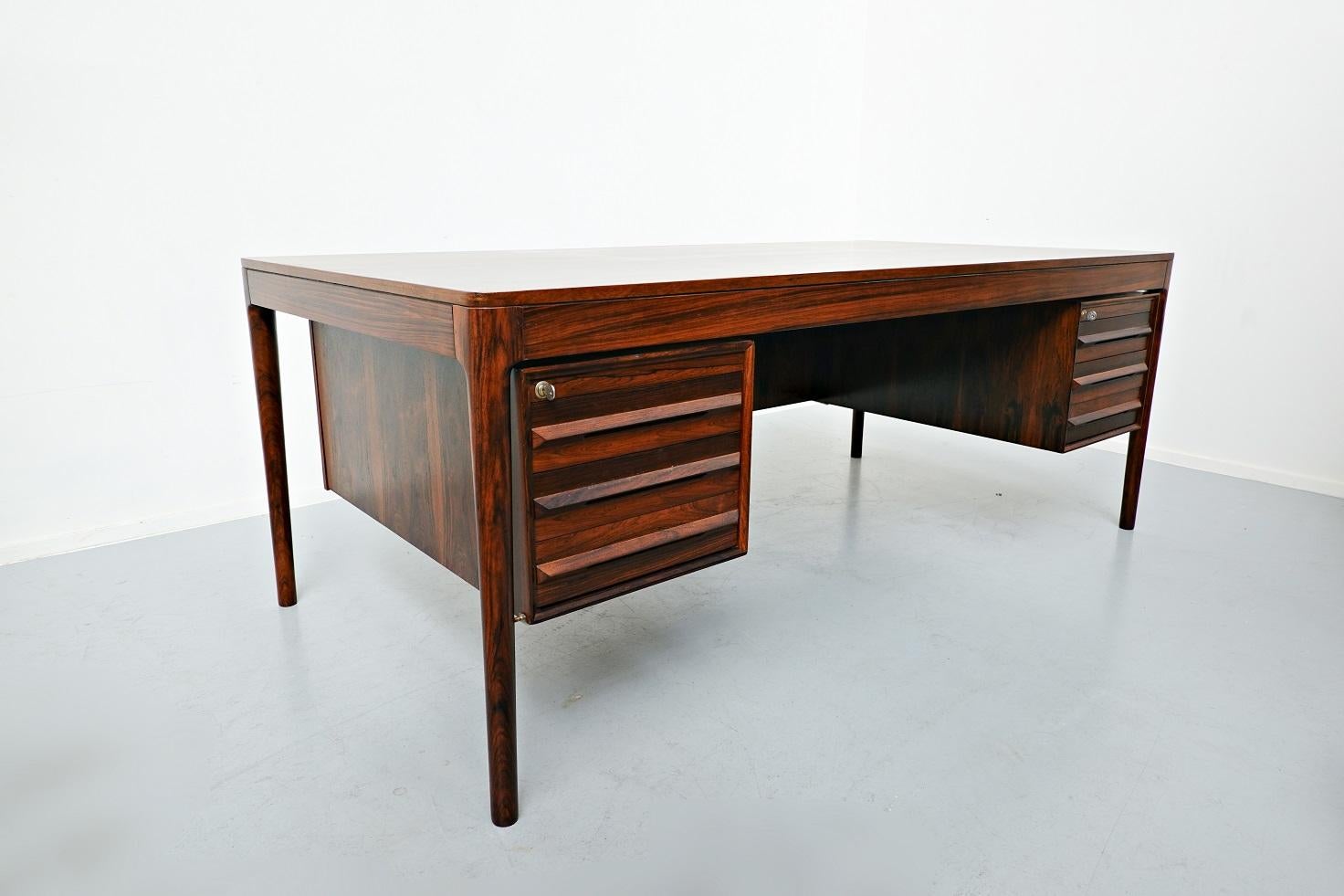 Mid-Century Modern Wooden Desk, 1960s In Good Condition In Brussels, BE
