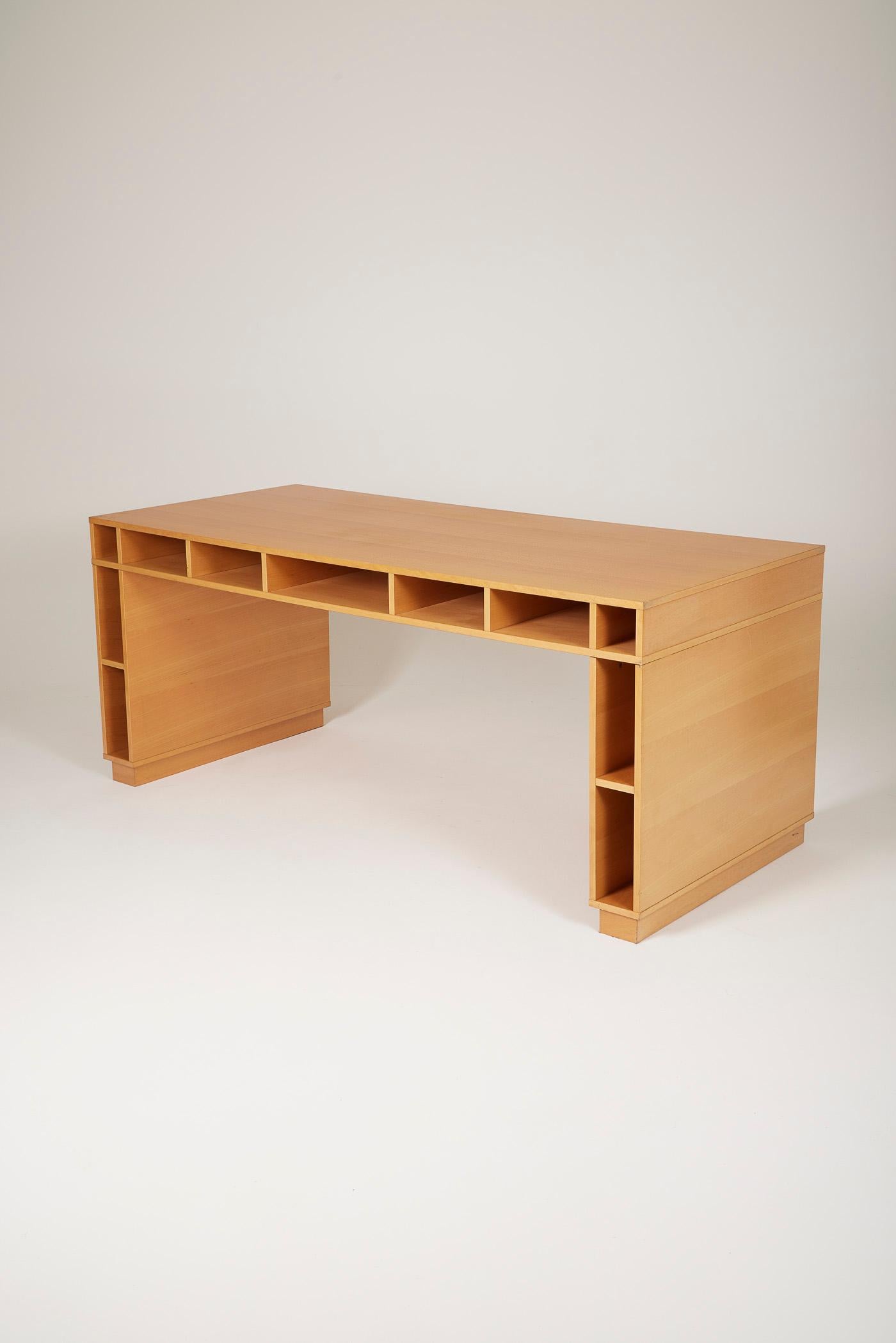 Large varnished wood desk by Spanish designer Ricardo Bofill for Habitat, 1980s. The desk features numerous storage compartments throughout the structure. Very good condition.
LP2034