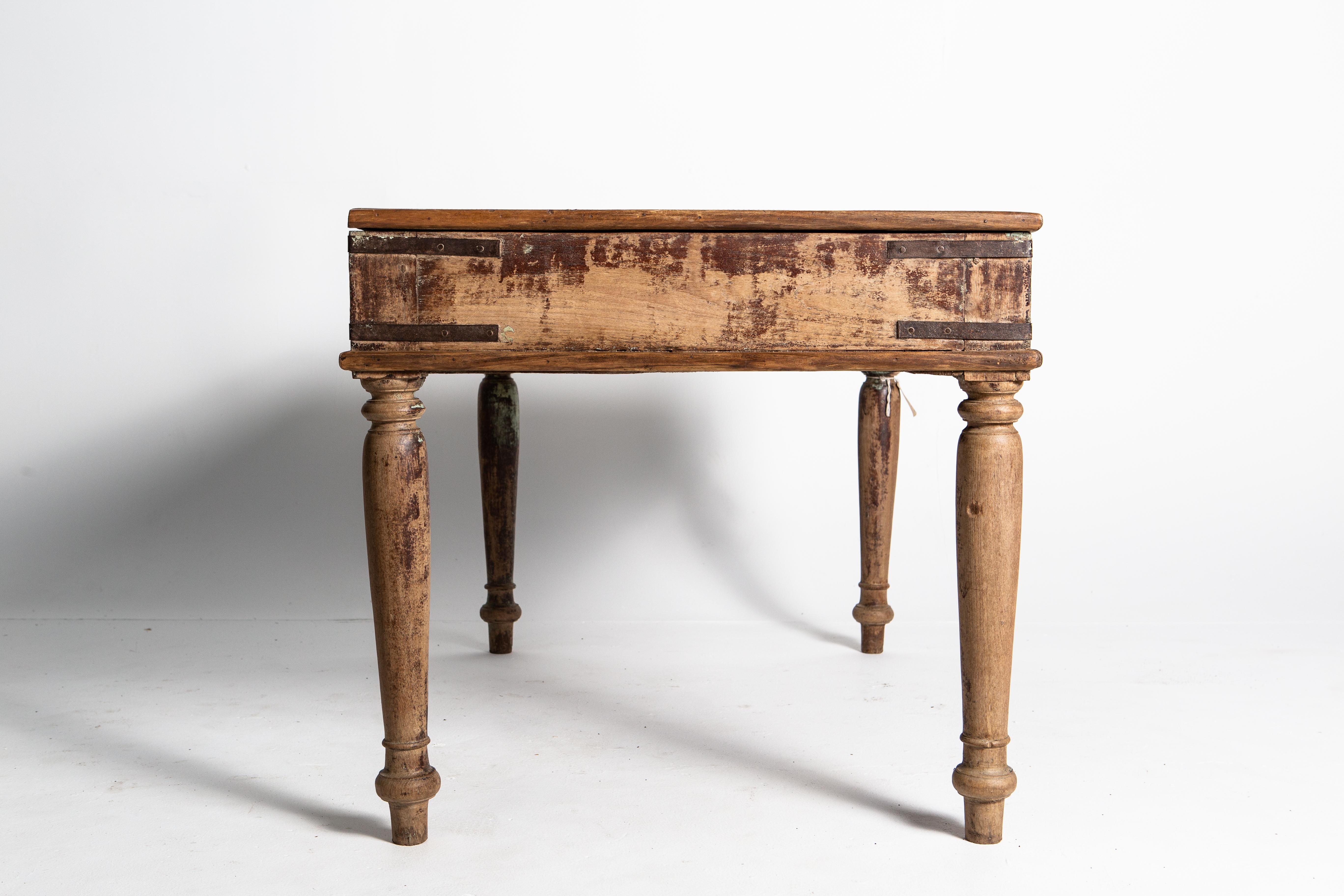 Wooden Desk (20. Jahrhundert)