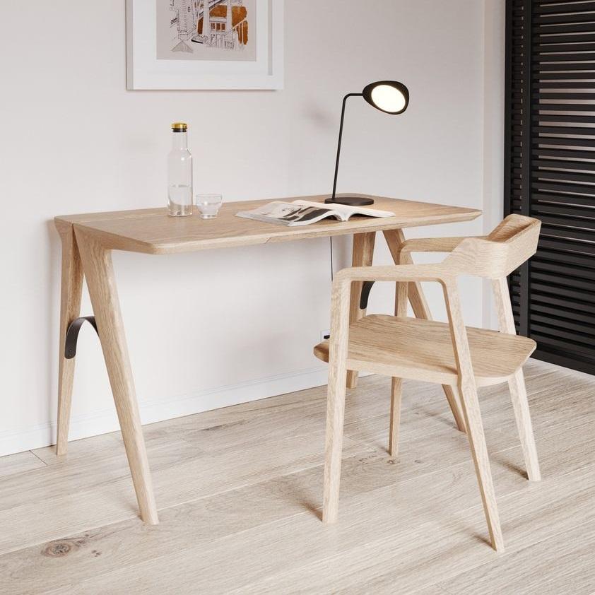 Legno Sedia da pranzo in legno con un tocco di modernità in vendita
