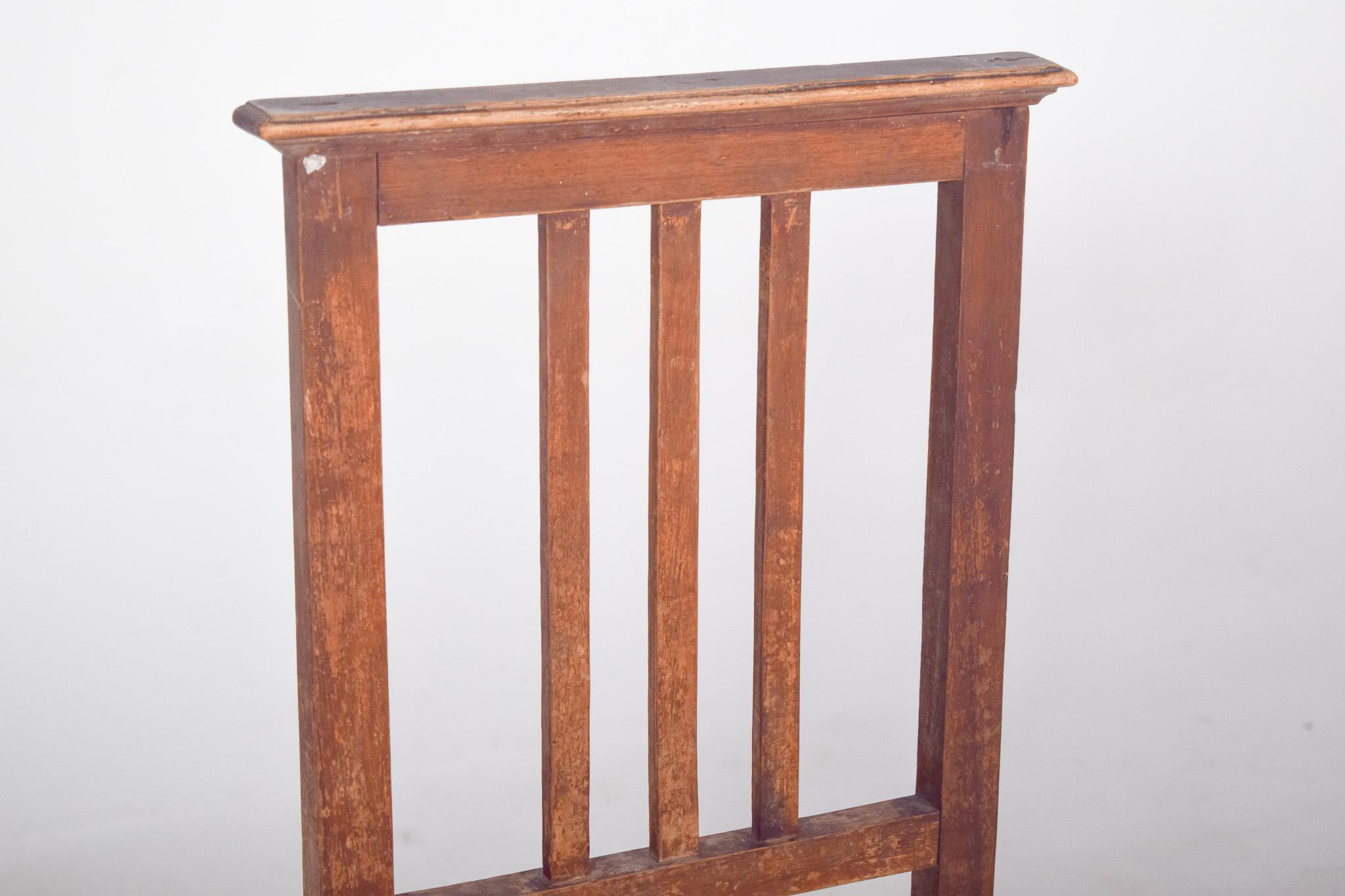 Mid-Century Modern Wooden Dining Chair with Worked Bottom For Sale