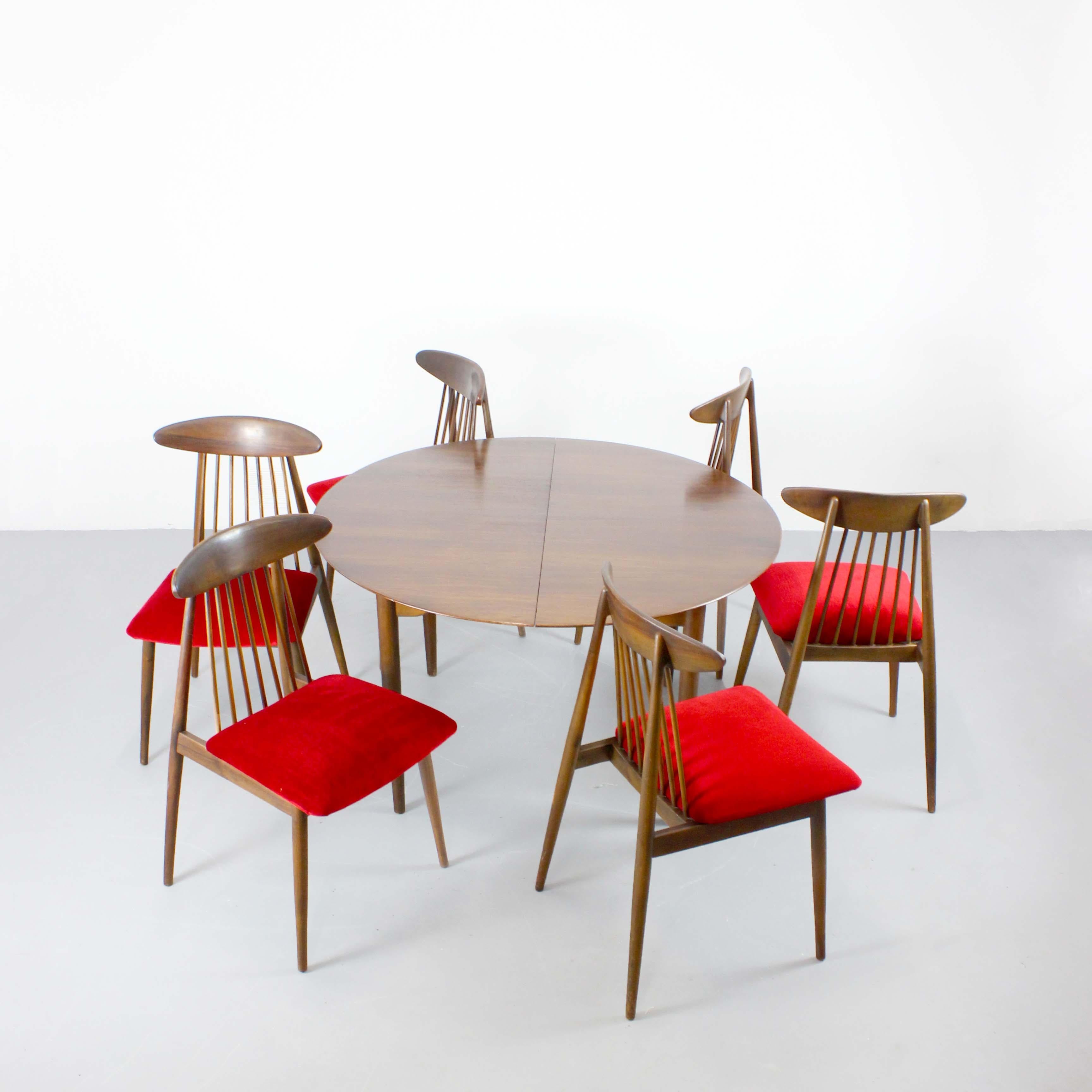 Allemand Ensemble de salle à manger en bois avec 6 chaises et table extensible Allemagne Attr. Ernst Marti en vente