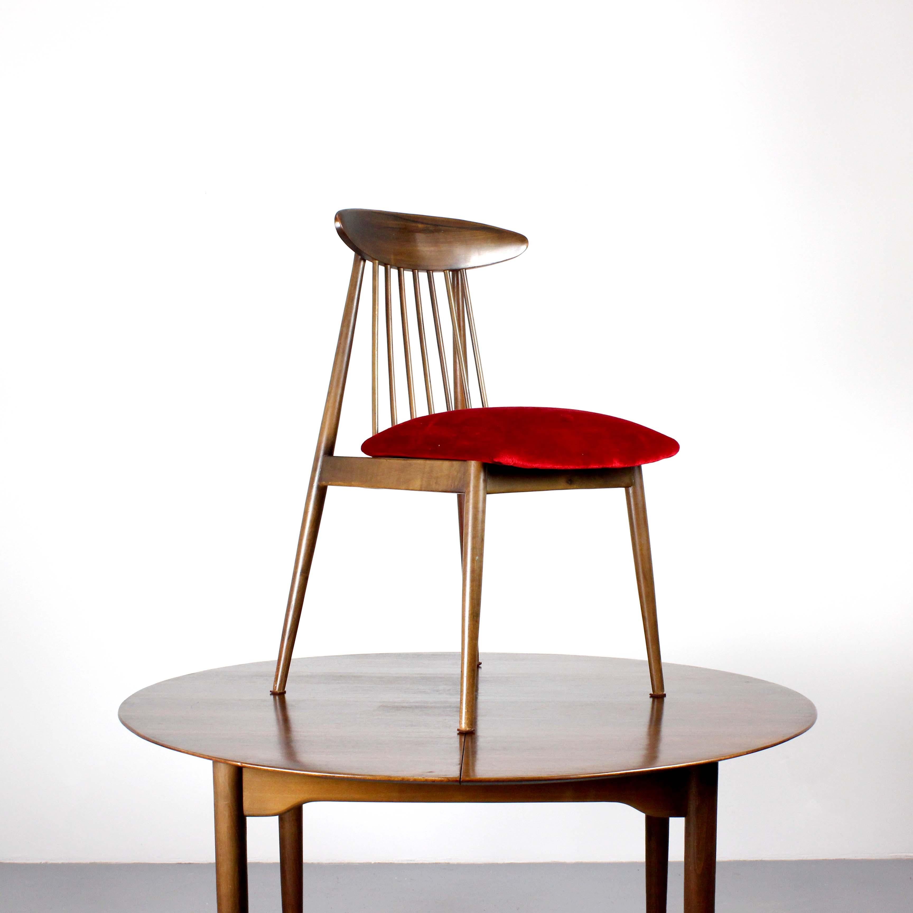 Ensemble de salle à manger en bois avec 6 chaises et table extensible Allemagne Attr. Ernst Marti Bon état - En vente à Madrid, España