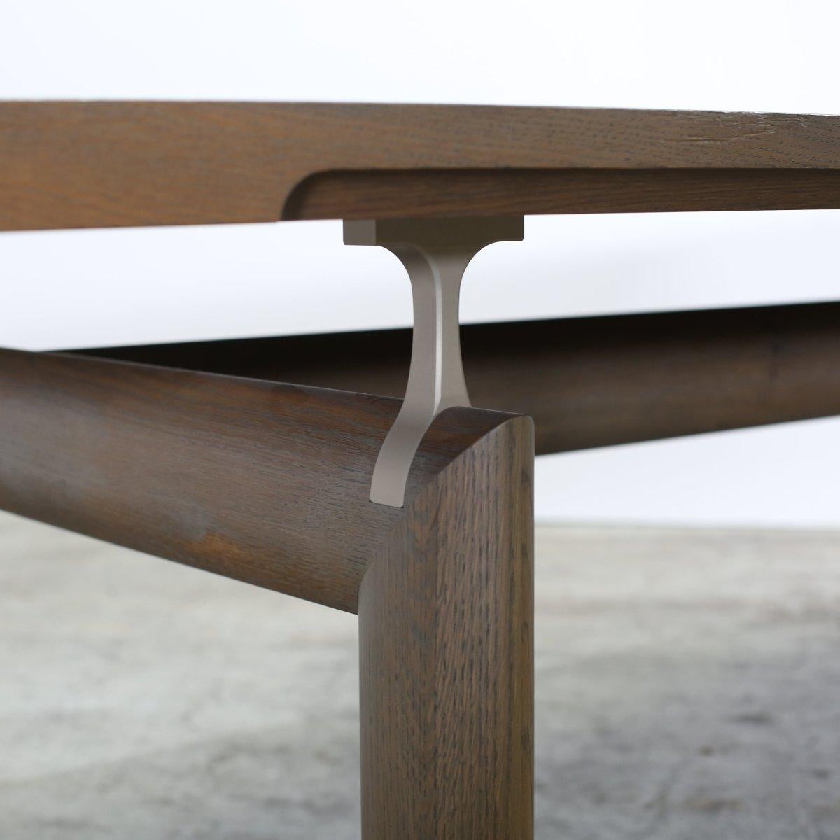Wooden Dining Table by Holly Hunt Studio In Good Condition For Sale In Basildon, London