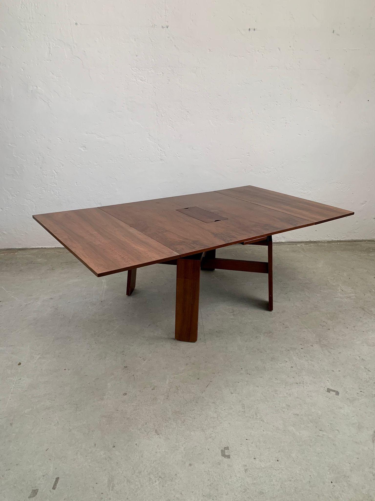 Wooden dining table by Silvio Coppola for Bernini, italy, 1964

Extendable wooden dining table by Silvio Coppola for Bernini.

Dimensions: 115 x 115 x 72 h cm extensions: 210 x 115 x 72 h cm
Good condition, signs of time visible in photo