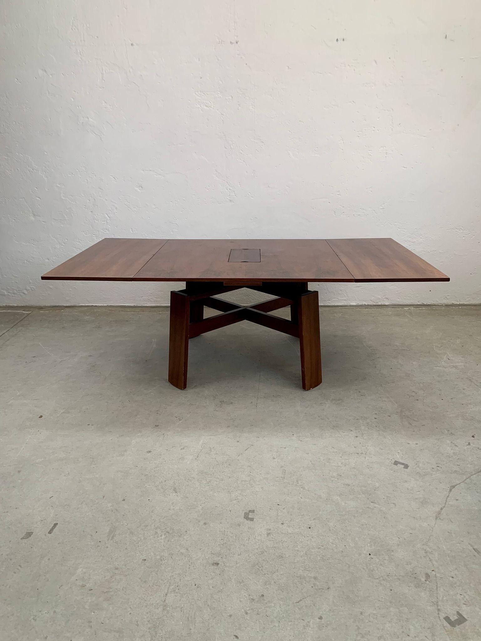 wooden dining table by Silvio Coppola for Bernini, Italy, 1964 In Good Condition For Sale In Milano, IT