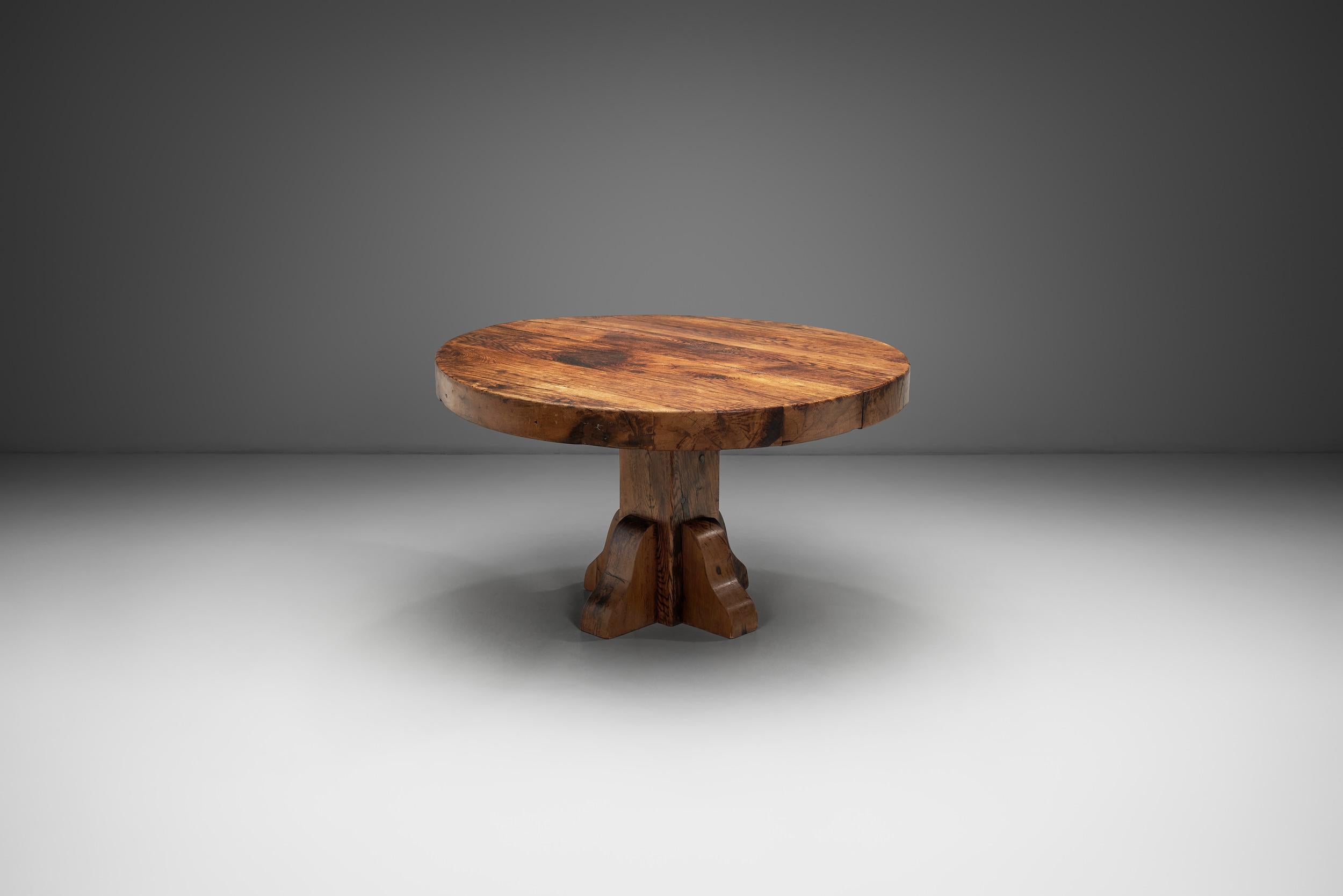 European Wooden Dining Table with Carved Leg, Europe Mid-20th Century For Sale
