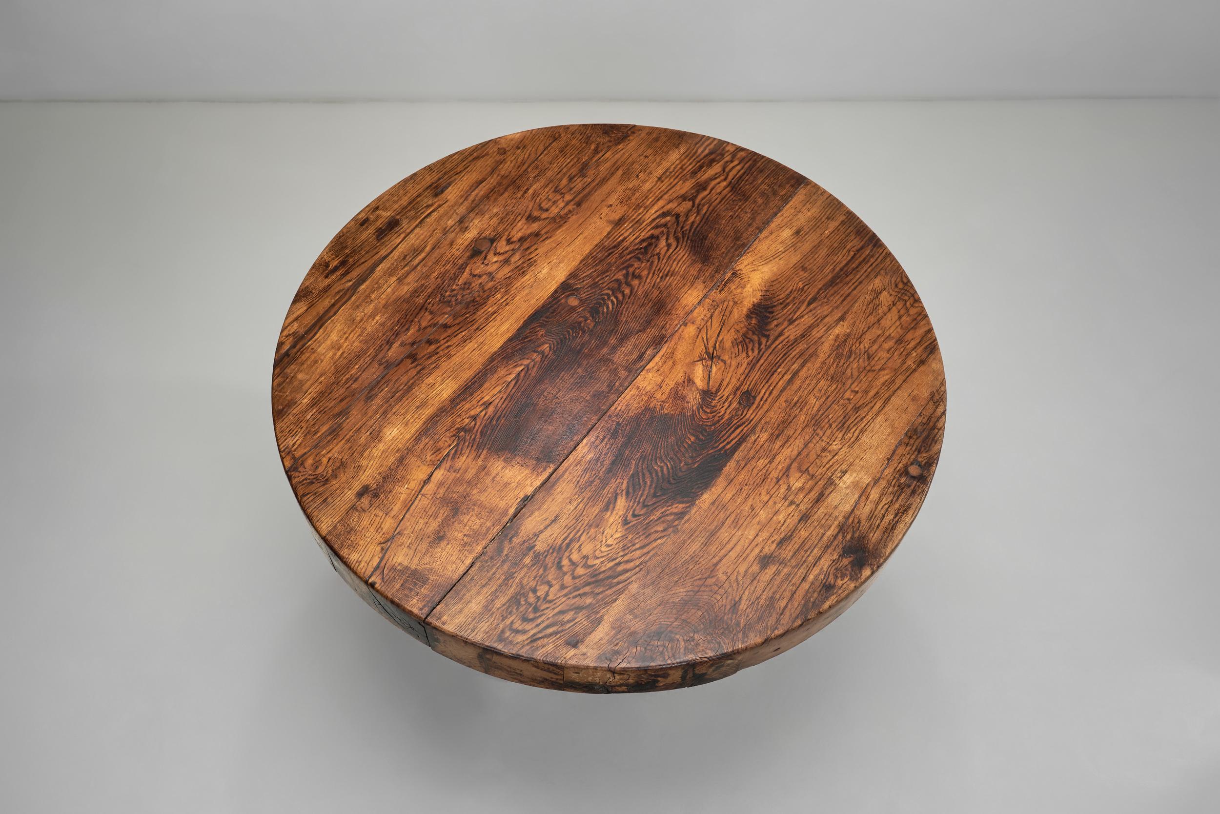 Wooden Dining Table with Carved Leg, Europe Mid-20th Century For Sale 1