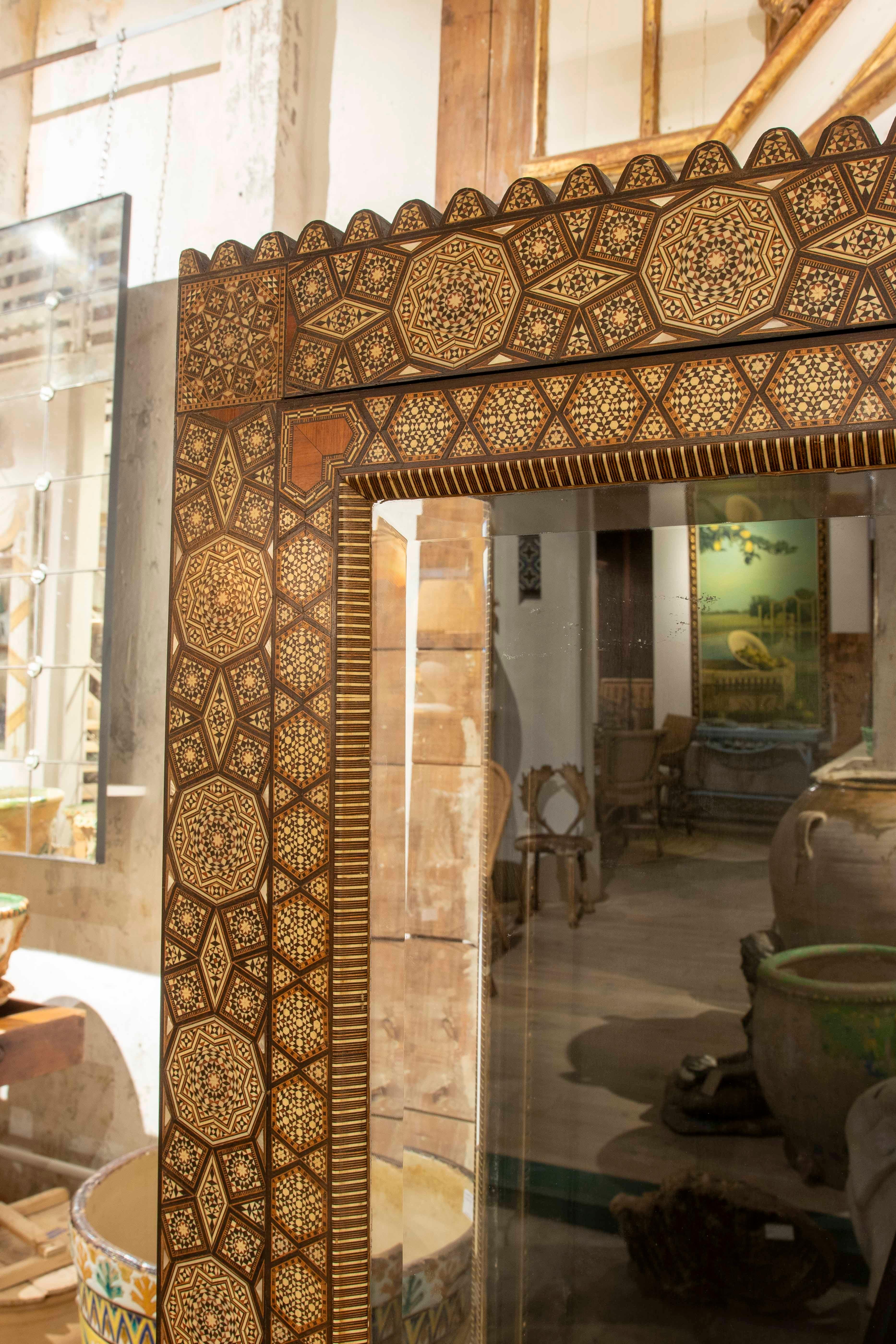Wooden Display Cabinet with Geometrical Inlay and Front Door In Good Condition For Sale In Marbella, ES