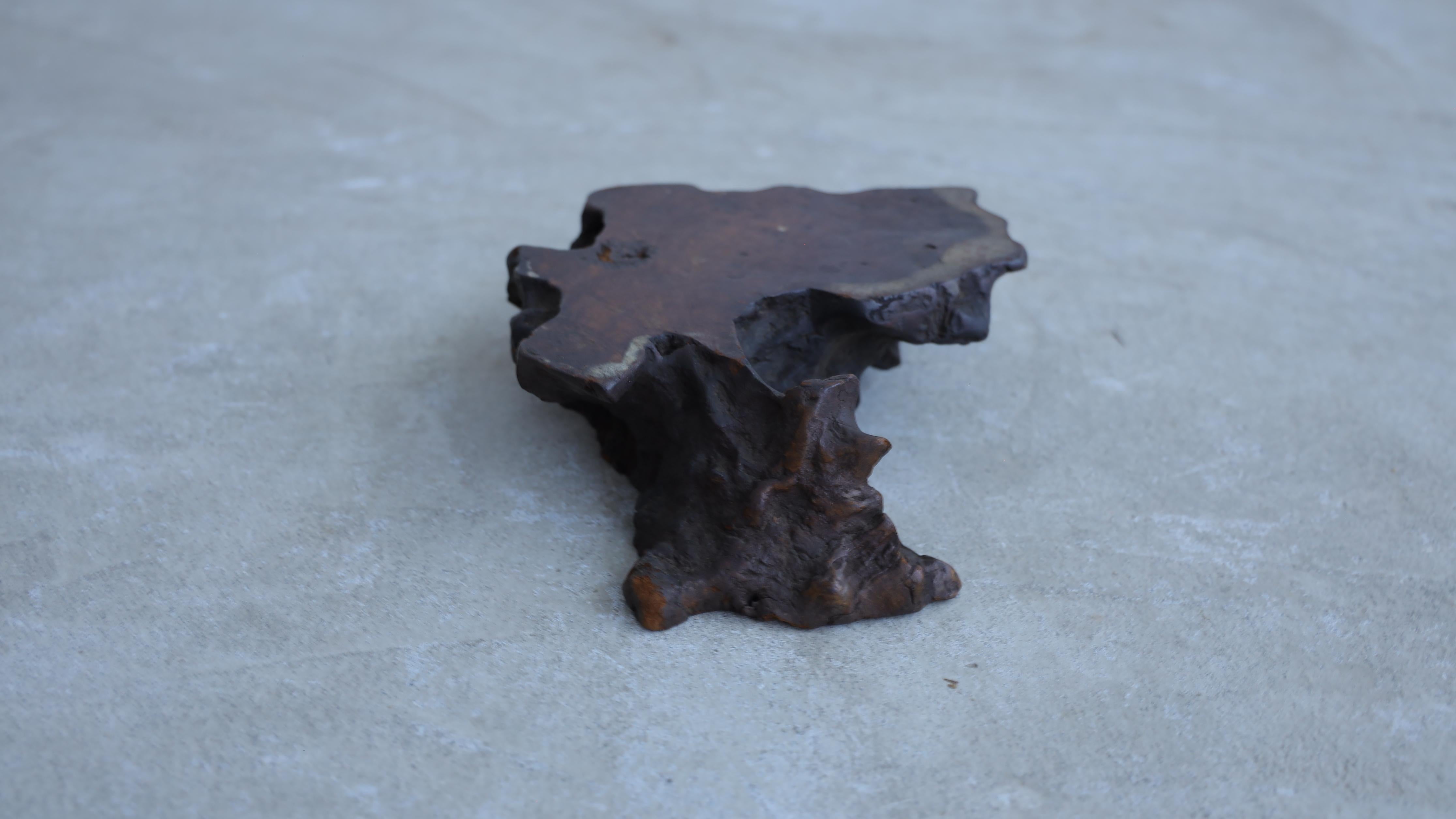 Peint à la main Présentoir en bois, Stand pour Bonsaï, Objects, Antiquité japonaise, Wabi-Sabi en vente