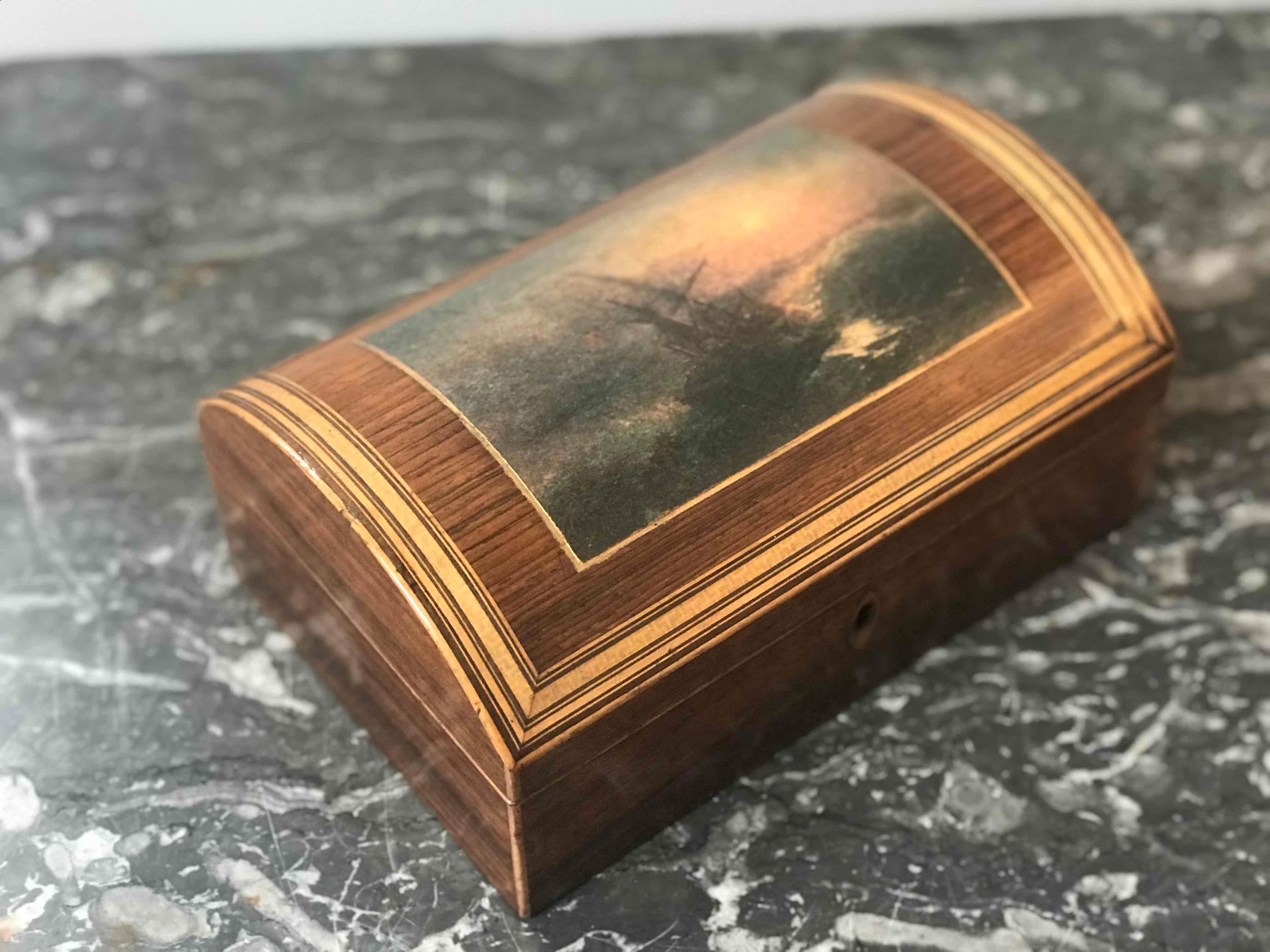 Wooden Dome Box with Seascape Scene from 1880s England In Good Condition In Los Angeles, CA