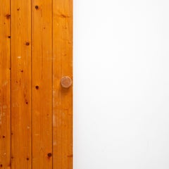 Panneau de porte en bois de Charlotte Perriand