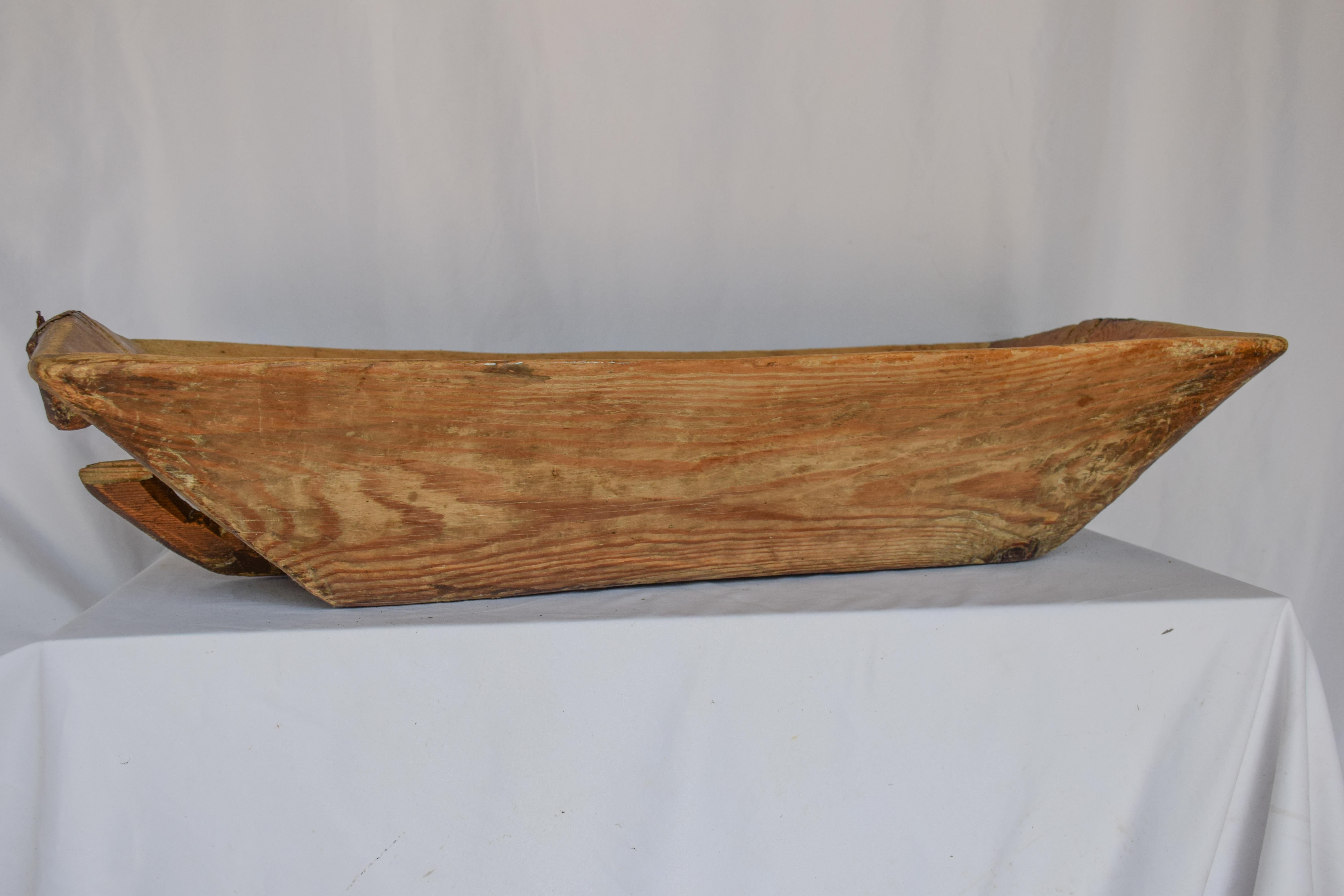 Woodenough Bowl Trough Handgeschnitzt mit Metallverstärkungen aus Holz (20. Jahrhundert) im Angebot
