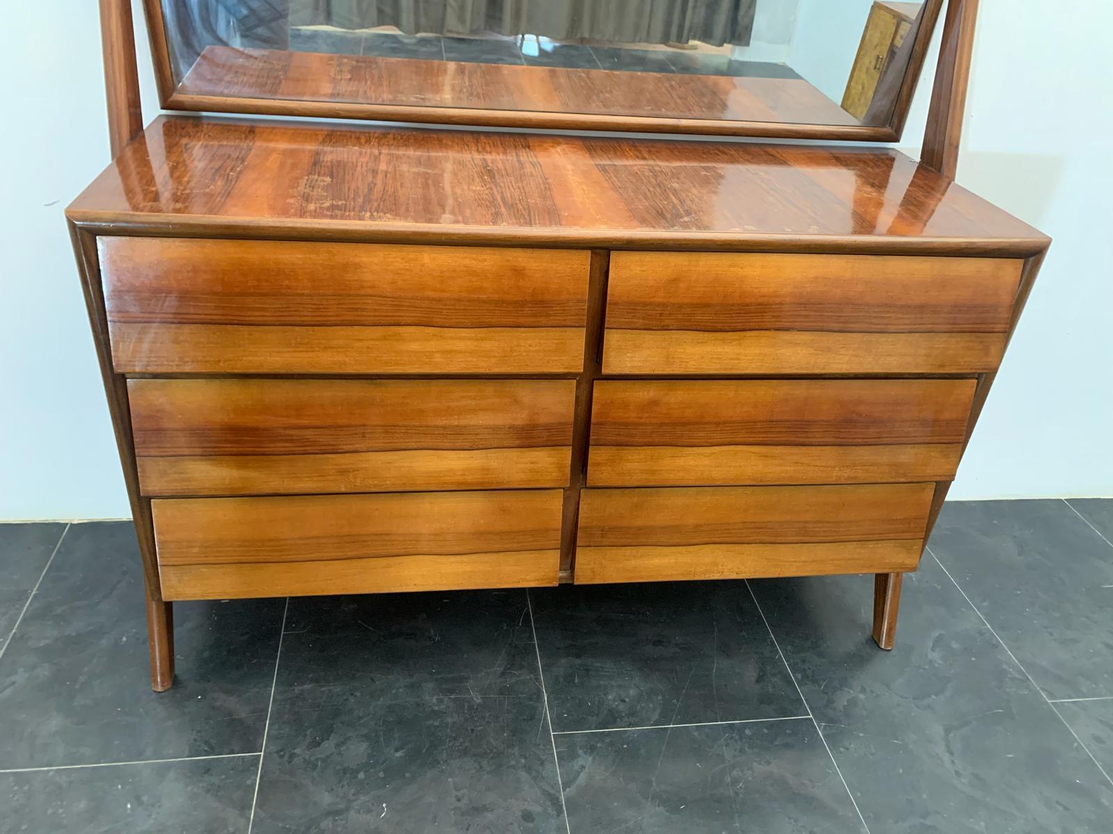 Mid-Century Modern Commode en bois avec miroir avec tiroirs diagonales, années 1960 en vente