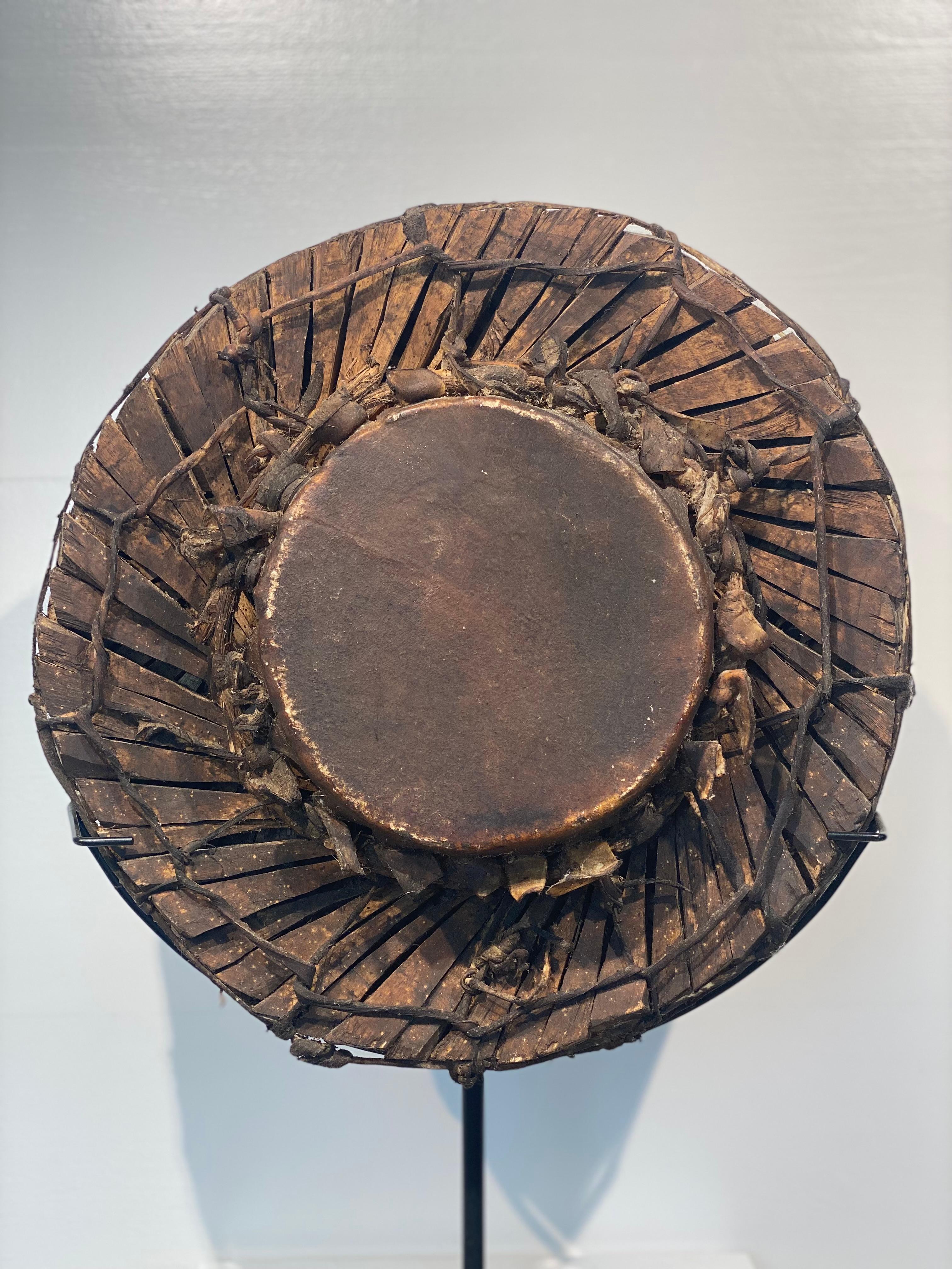In legno  Tamburo dell'isola indonesiana di Sumba in vendita 8