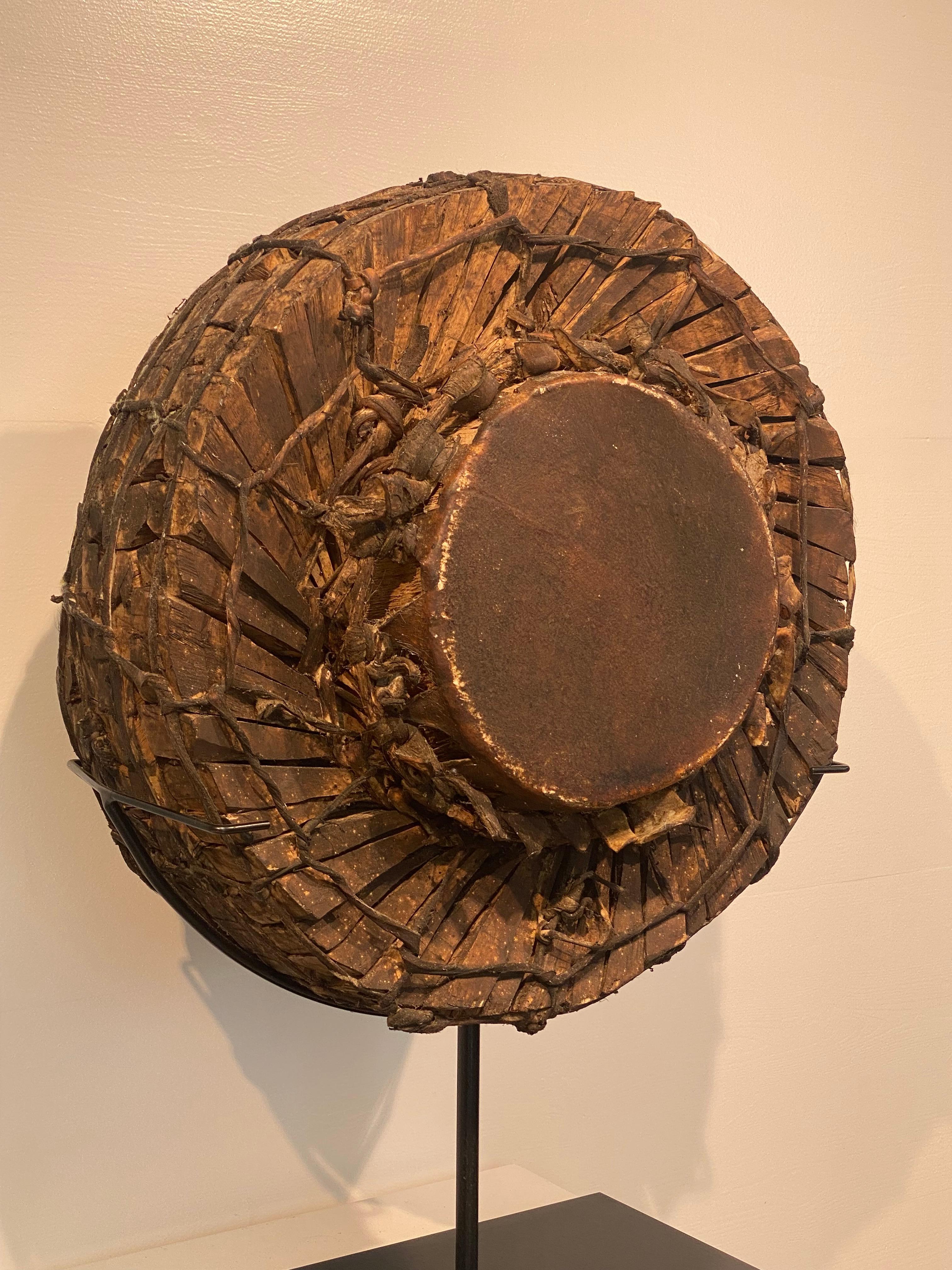 In legno  Tamburo dell'isola indonesiana di Sumba In condizioni buone in vendita a Schellebelle, BE