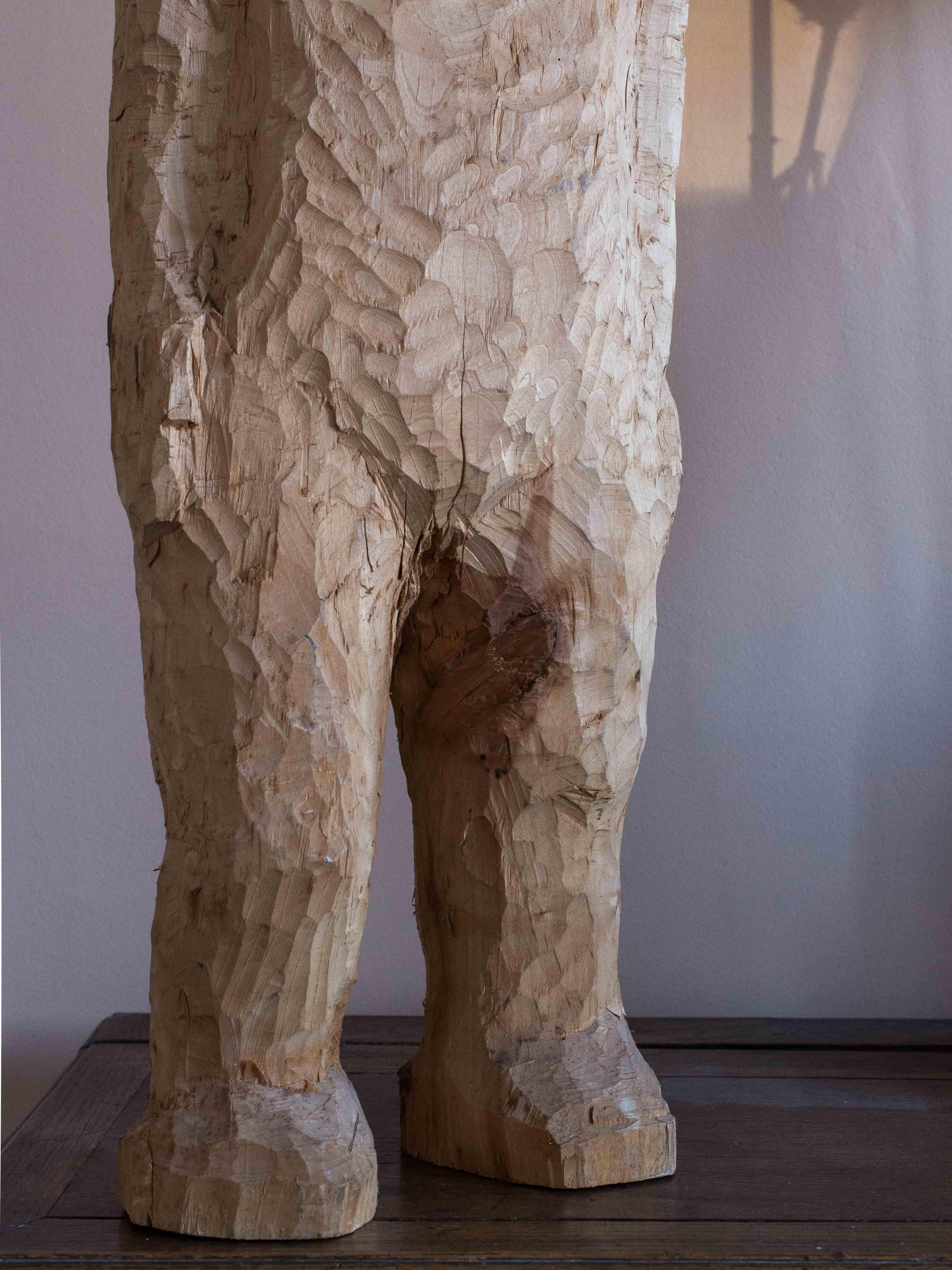 Sculpté Grande sculpture figurative sculptée à la main, en bois de bouleau vers 1980 en vente