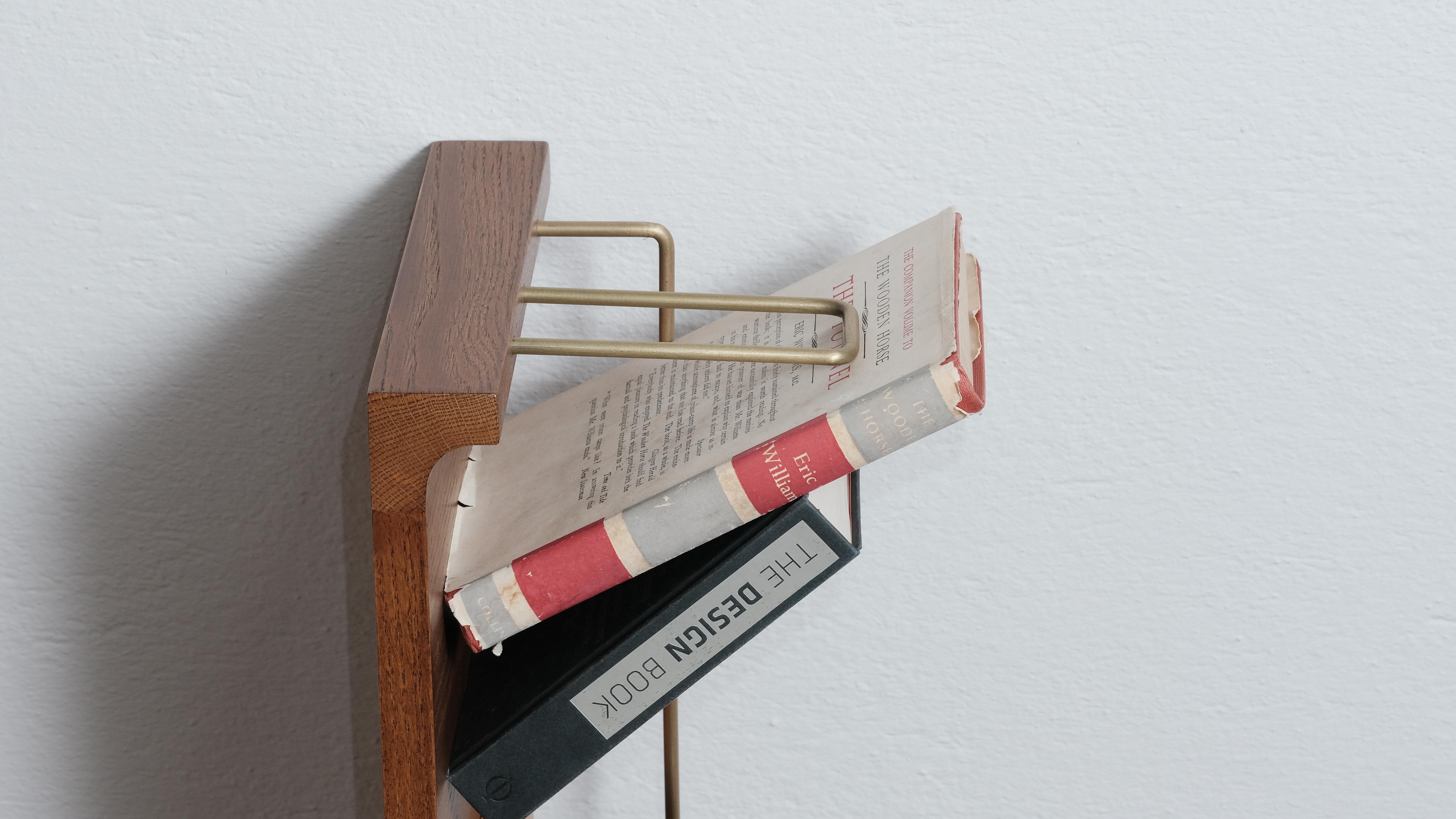 Wooden Floating Shelf – Small Size, Oak, with Aged Gold Details In New Condition For Sale In Orlando, FL