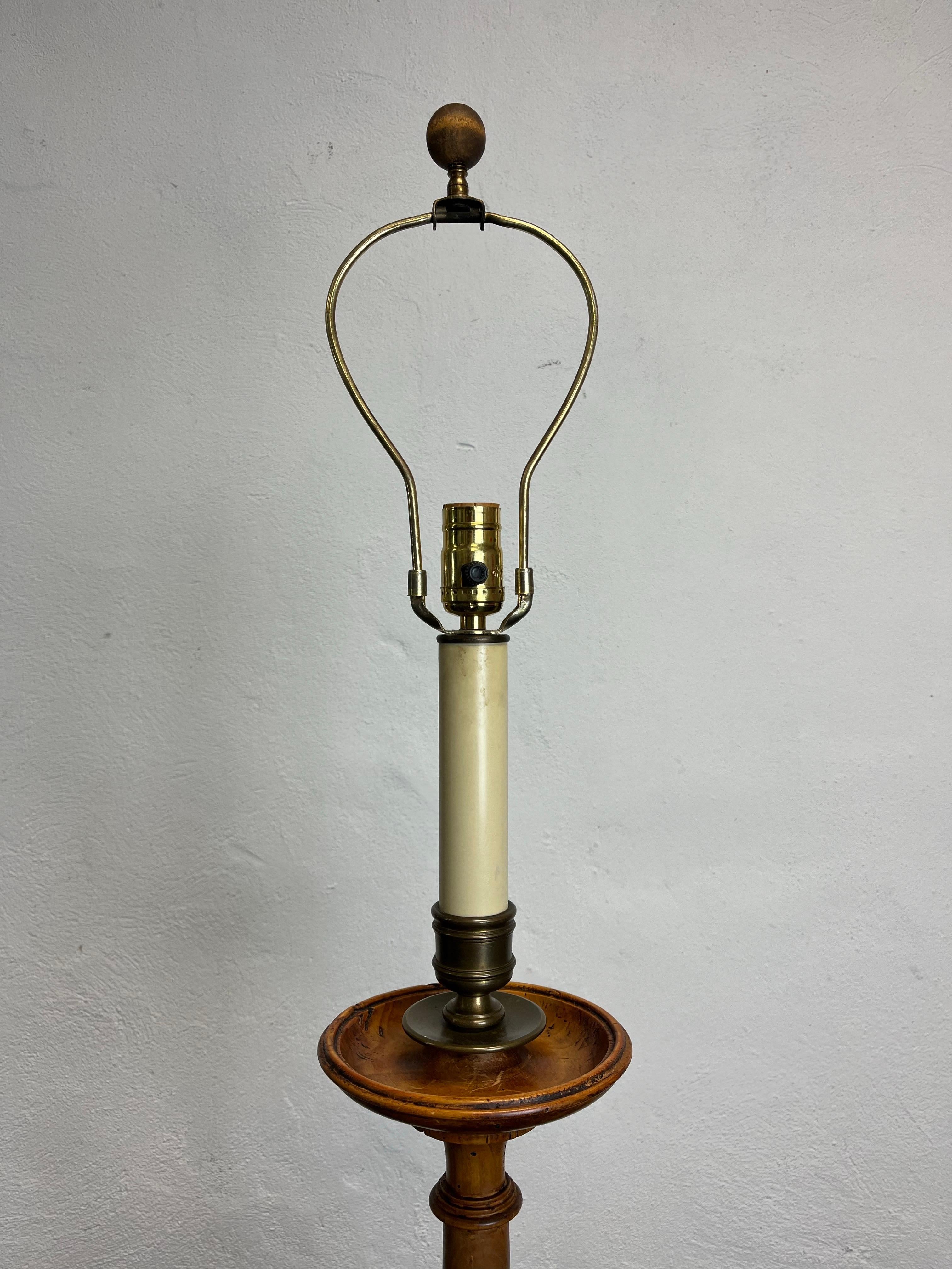 Lampada da terra a candeliere in legno tornito vintage Chapman Italia in vendita 1