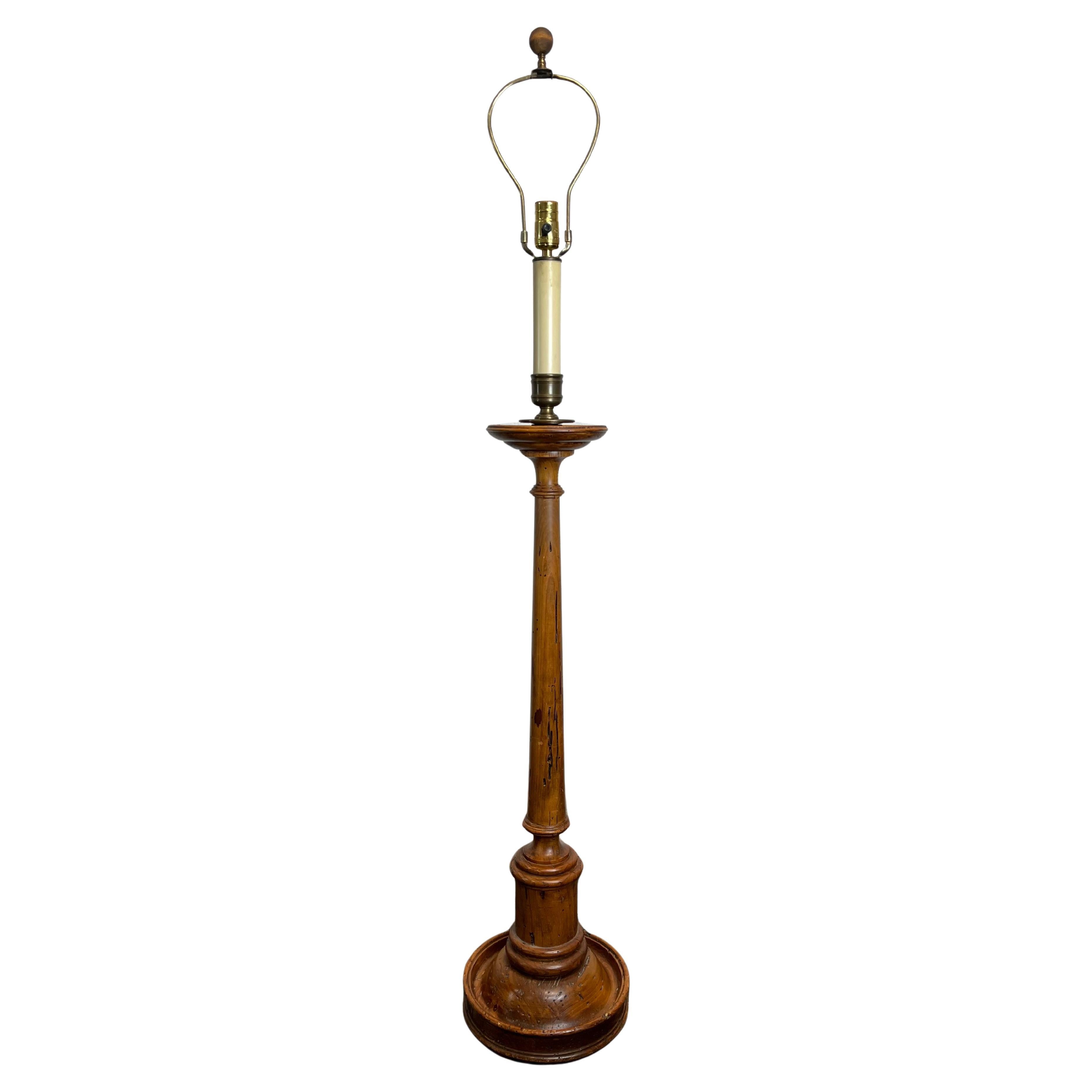 Vintage-Kerzenständer-Stehlampe aus gedrechseltem Holz, Chapman, Italien