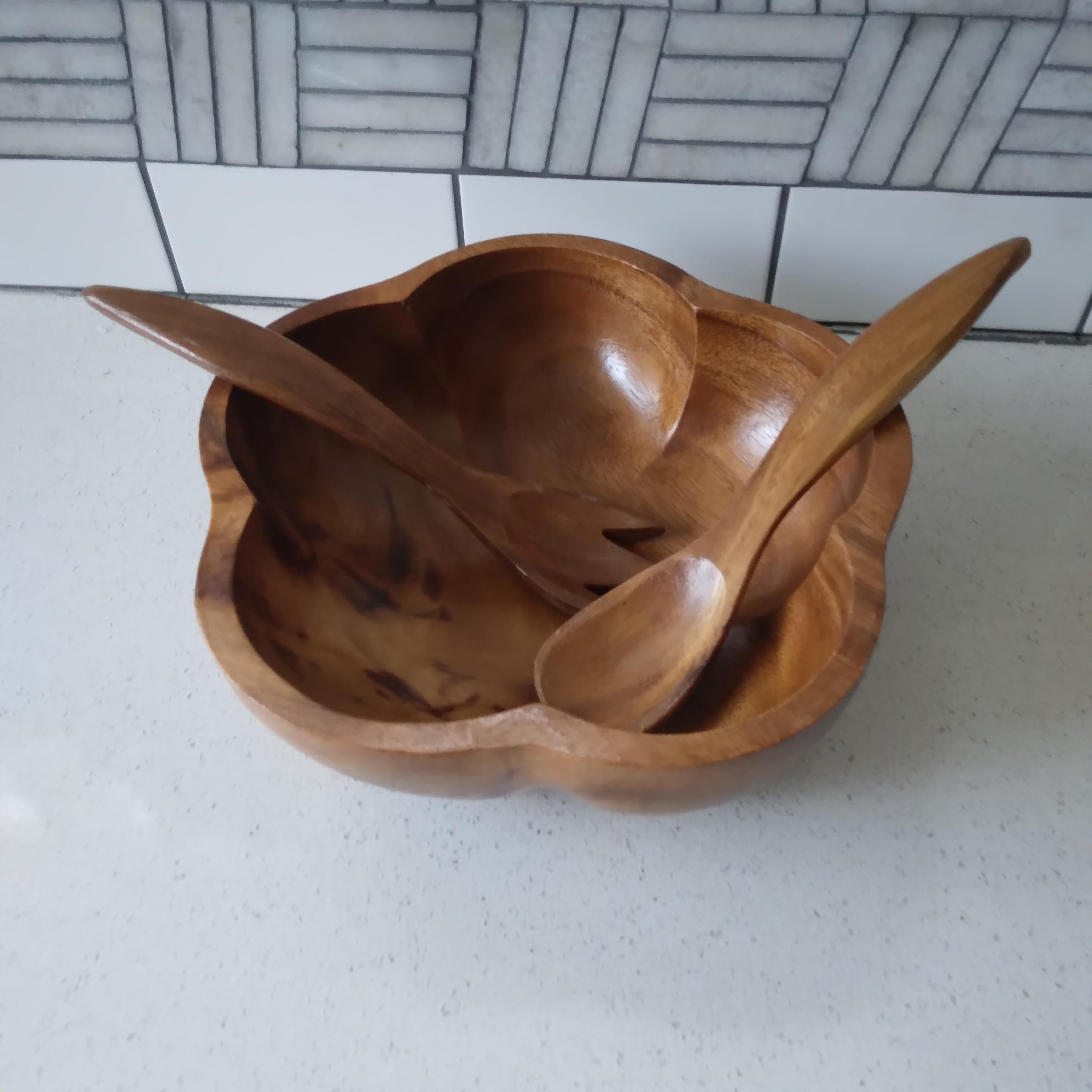 Mid-Century Modern Wooden Flower Shaped Salad Bowl with Servers For Sale