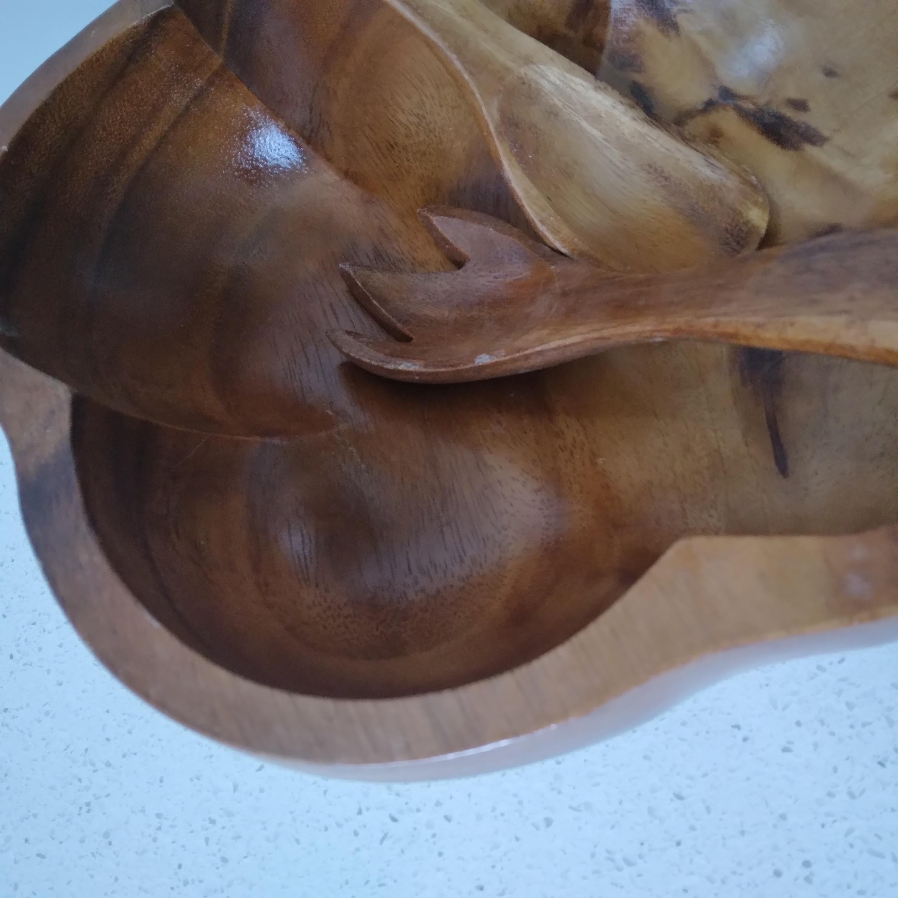 20th Century Wooden Flower Shaped Salad Bowl with Servers For Sale