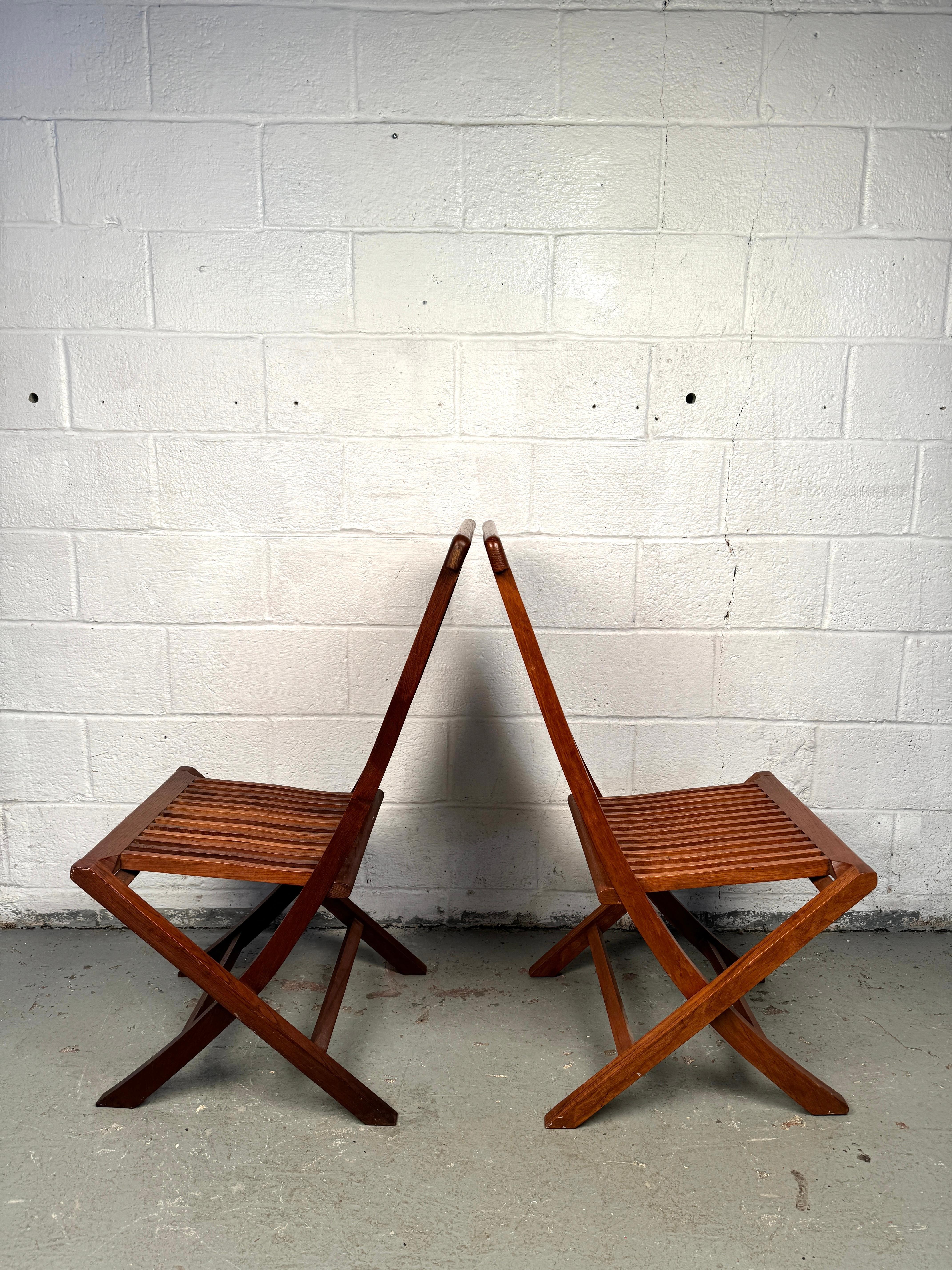 Sedie Foldes in teak moderne di metà secolo In condizioni buone in vendita a Brooklyn, NY