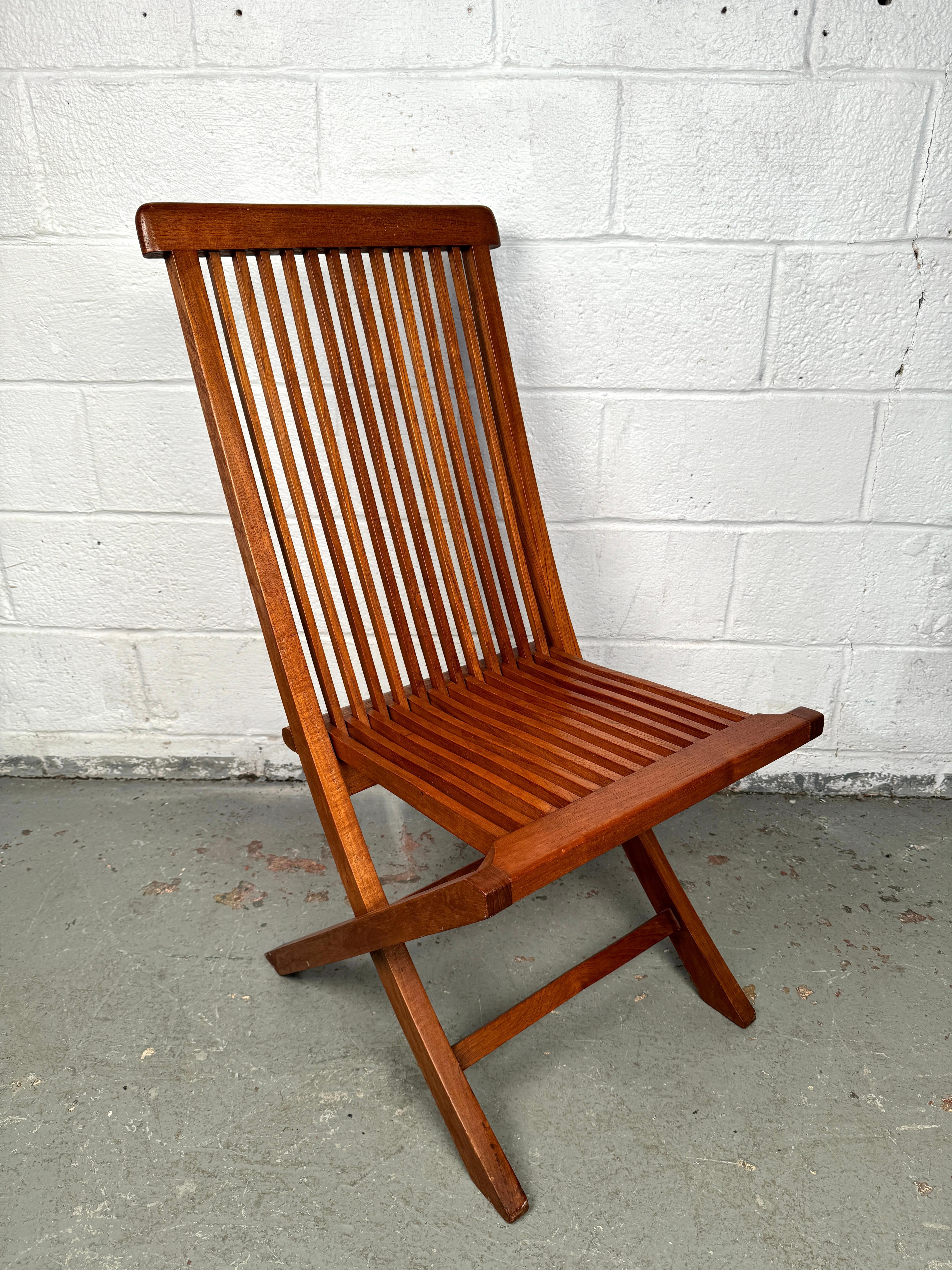 Teak Sedie Foldes in teak moderne di metà secolo in vendita