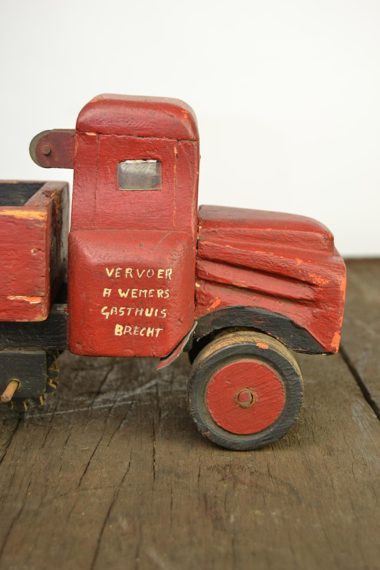 Wooden Folk Art Toy Truck In Fair Condition In Antwerp, BE