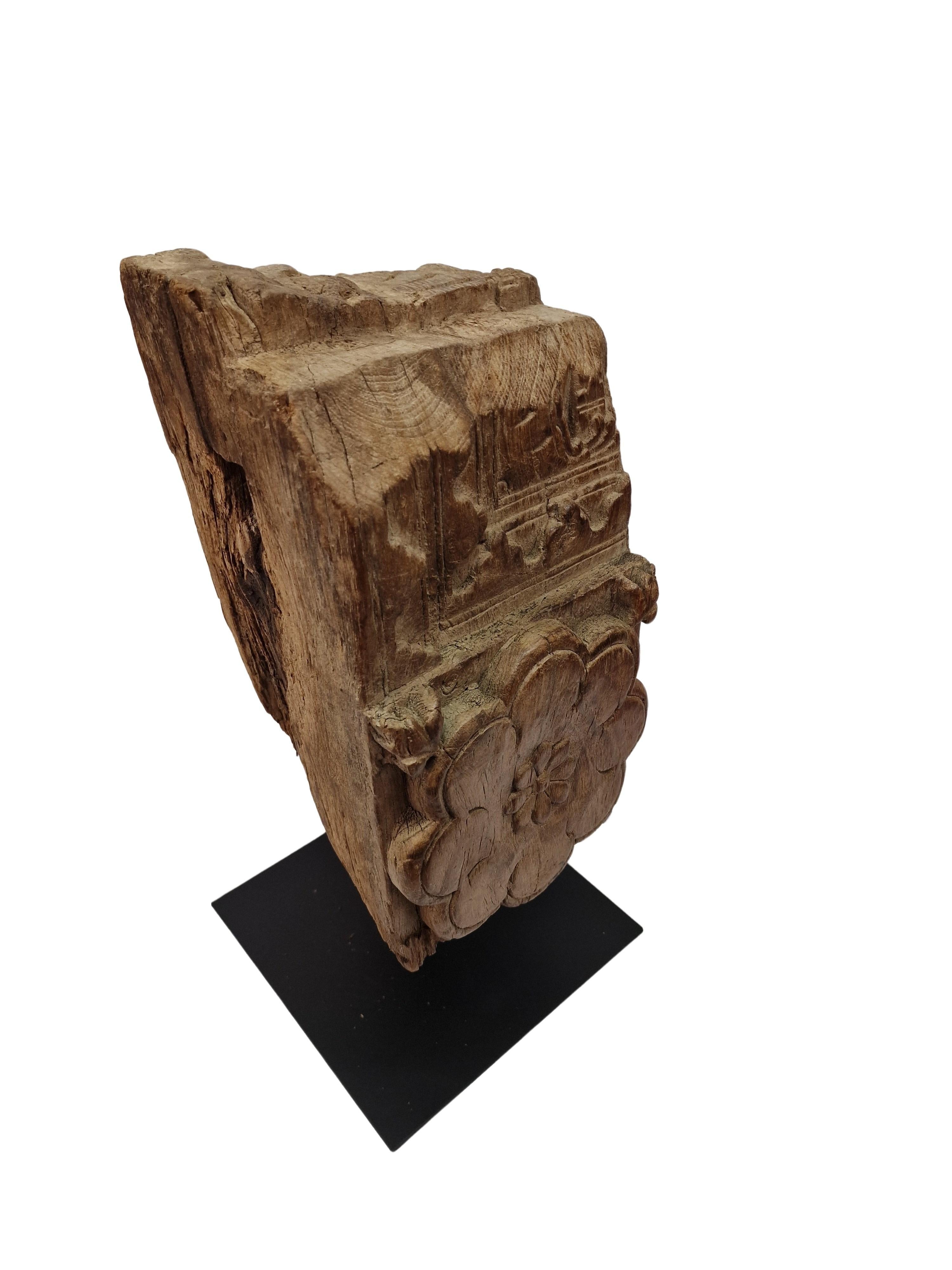 Frammento di legno elemento decorativo da costruzione scultura da soffitto XIX secolo Italia in vendita 5